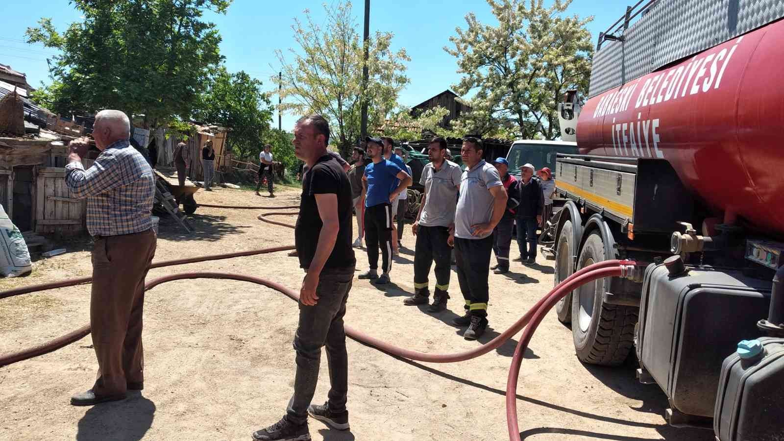 Kırklareli’nde köy evinde çıkan yangın evin ambarını küle çevirdi. Evin deposunda bulunan tarım ürünleri de kullanılmaz hale geldi. Kırklareli ...