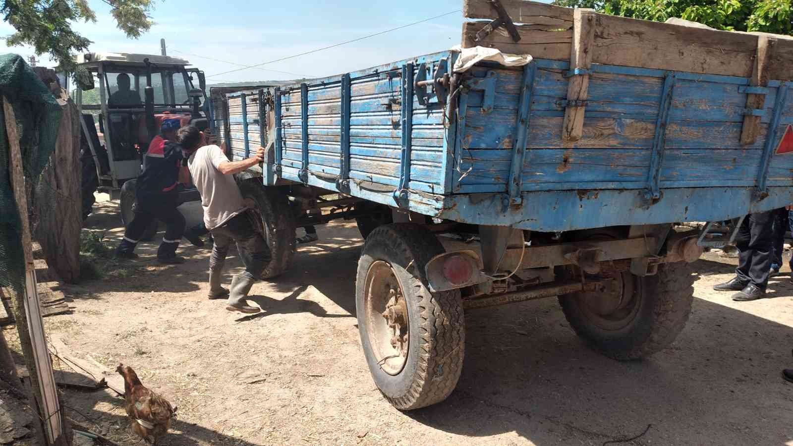 Kırklareli’nde köy evinde çıkan yangın evin ambarını küle çevirdi. Evin deposunda bulunan tarım ürünleri de kullanılmaz hale geldi. Kırklareli ...