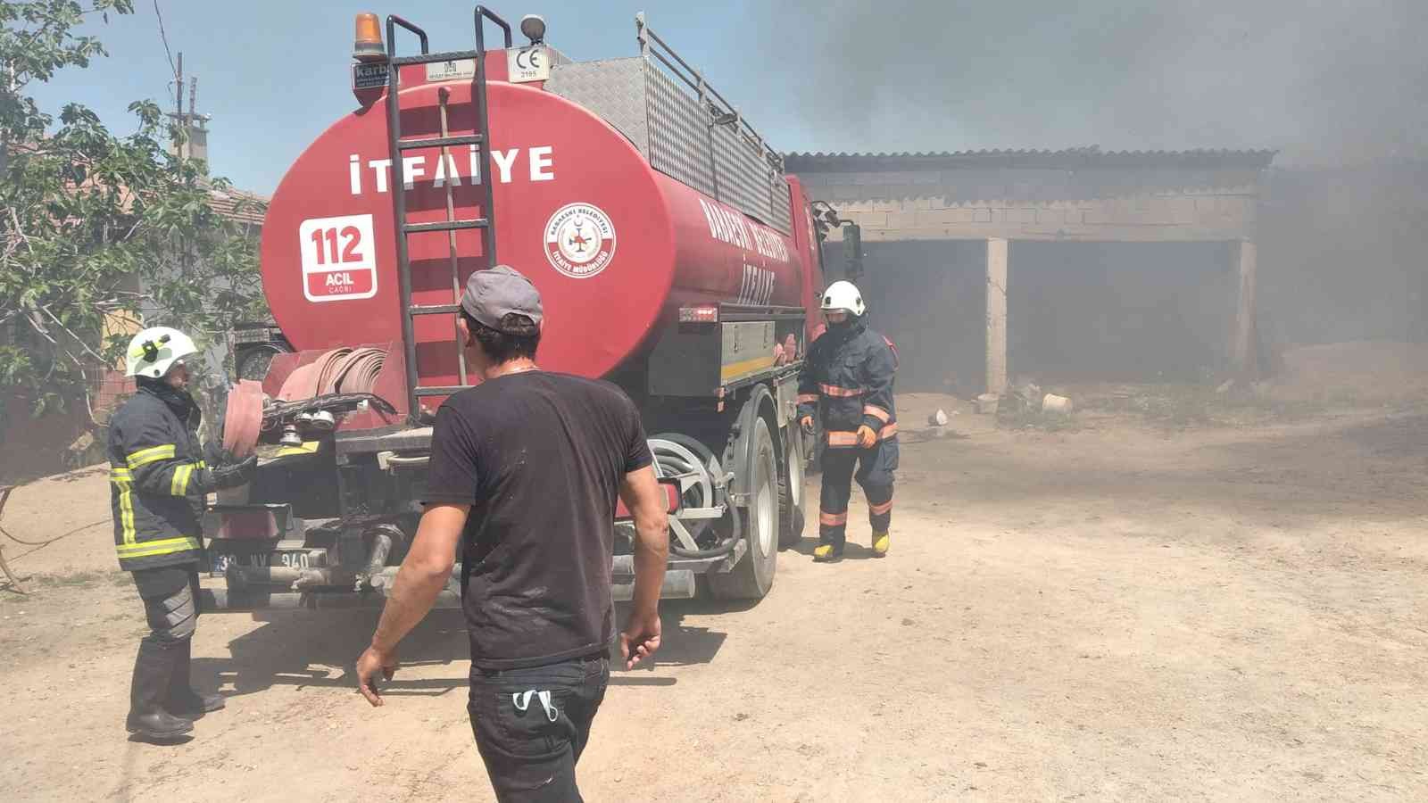 Kırklareli’nde köy evinde çıkan yangın evin ambarını küle çevirdi. Evin deposunda bulunan tarım ürünleri de kullanılmaz hale geldi. Kırklareli ...