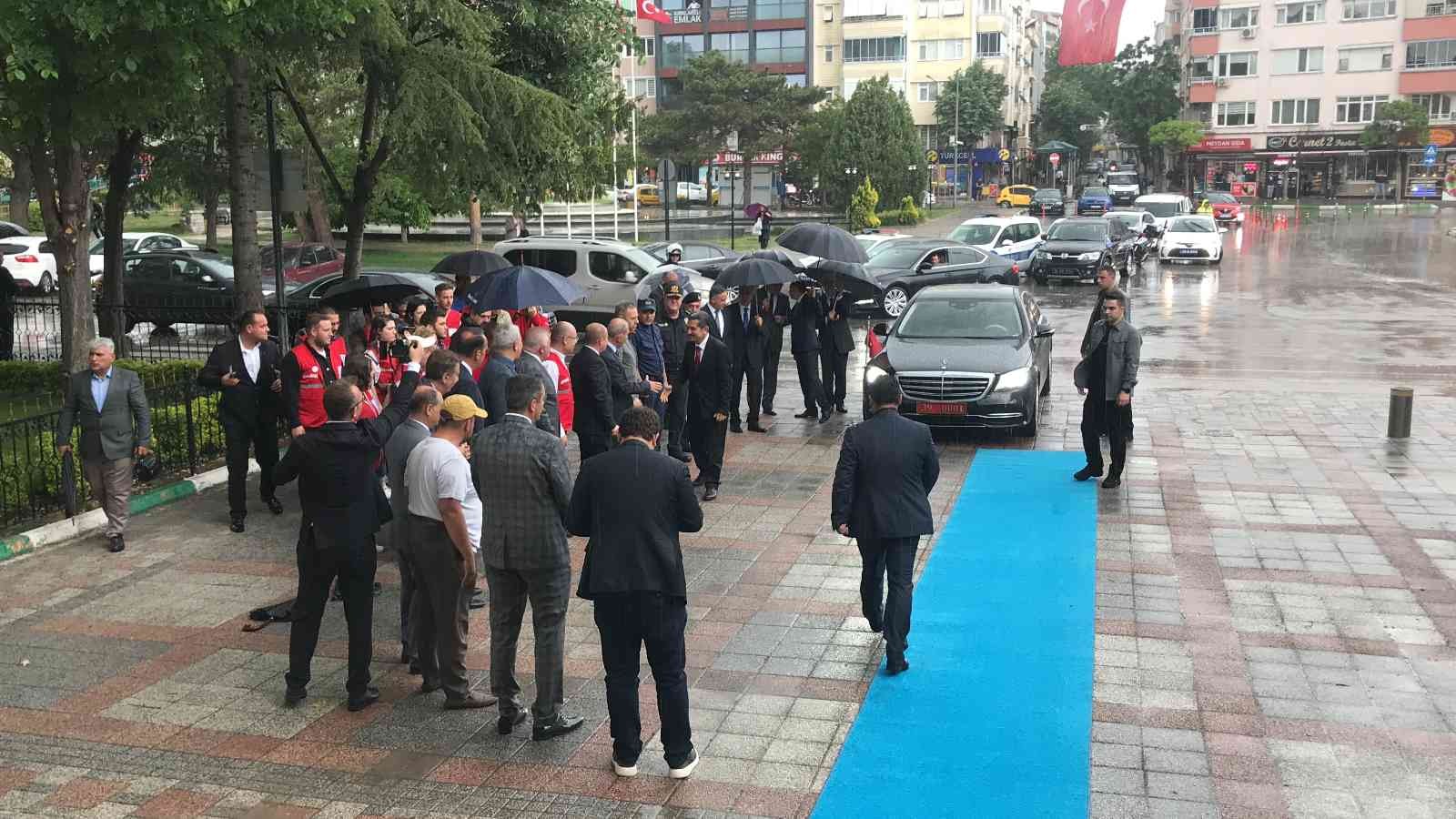 Valiler Kararnamesi ile Mülkiye Başmüfettişi görevinden Kırklareli Valiliği atanan Birol Ekici göreve başladı. Valilik Kararnamesi ile Mülkiye ...