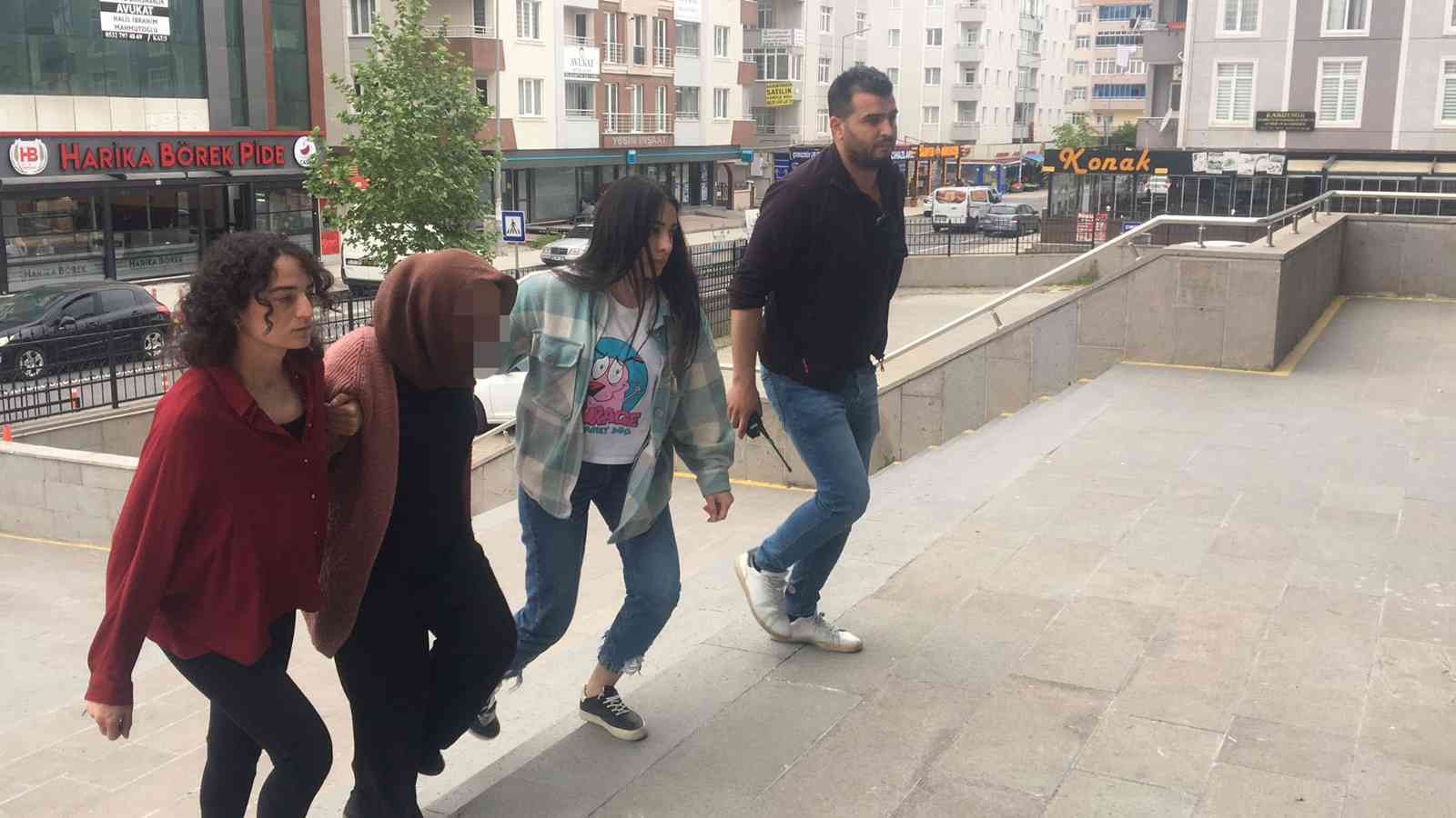 Tekirdağ’ın Çerkezköy ilçesinde 6 yaşındaki kızını öldüren 25 yaşındaki kadın, adliyeye sevk edildi. Vahşeti işleyen kadının, olaydan sonra ...