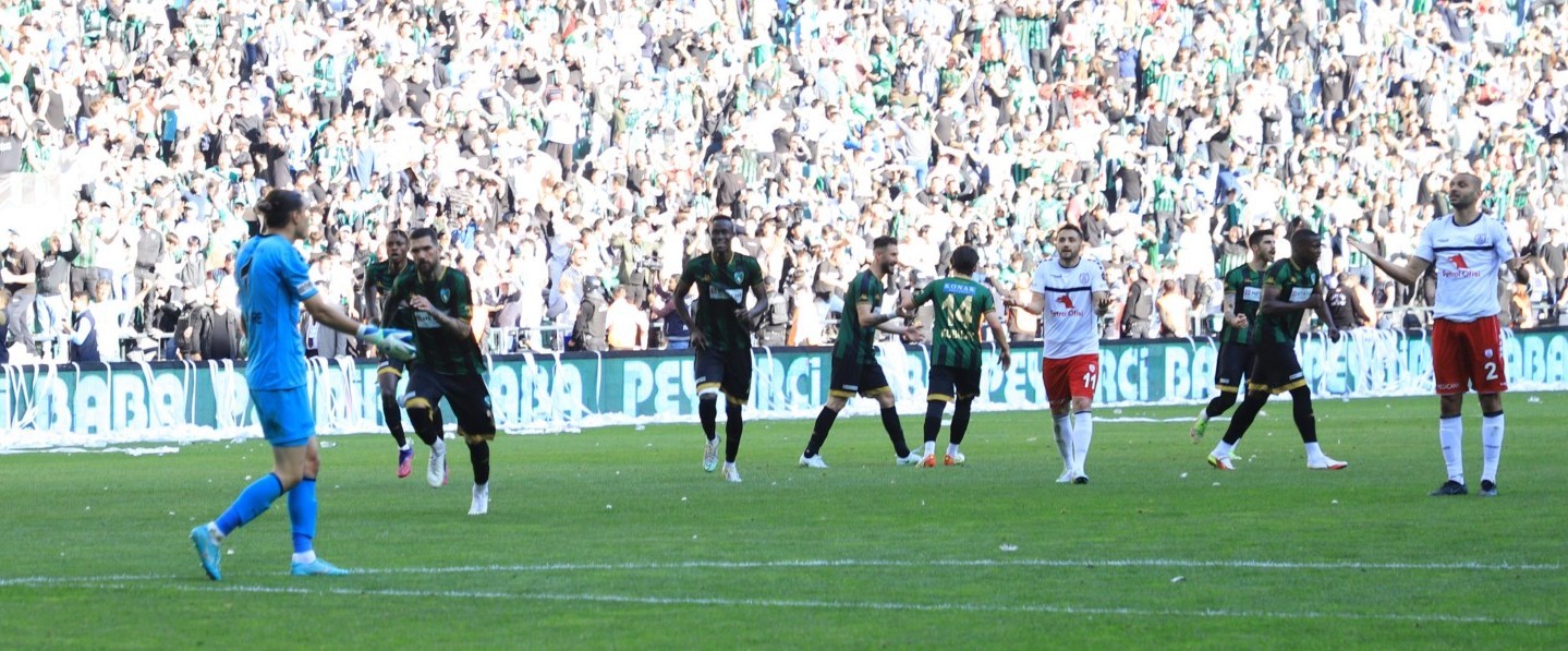 Kocaelispor ile Altınordu arasında oynanan müsabakada, Kolovos’un golü yankı uyandırdı. Gol, sosyal medya sitelerinde çok konuşulanlar arasında ...