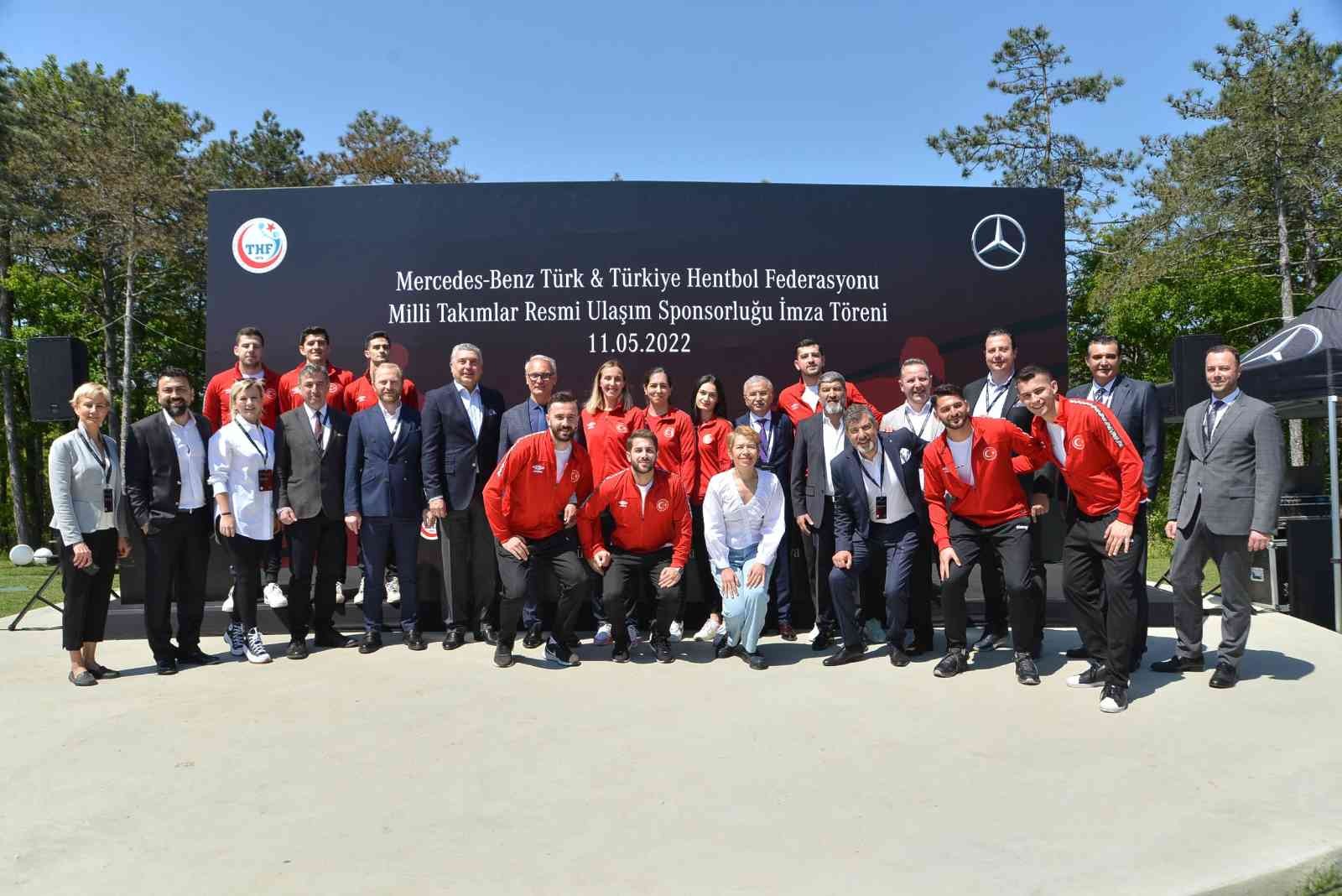 Mercedes-Benz Türk, Türkiye Hentbol Federasyonu Milli Takımlar resmi ulaşım sponsorluğu ile spora verdiği desteği sürdürüyor. Uzun yıllardır Türk ...