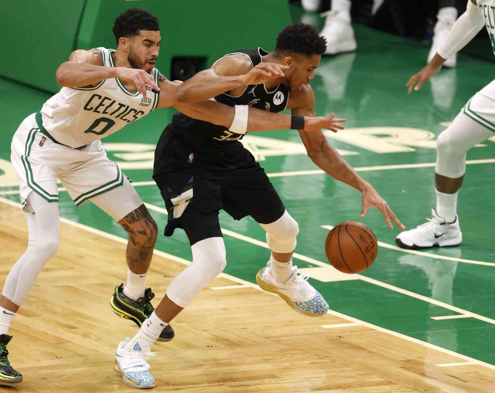 NBA play-off yarı finallerinde Doğu Konferansı’nda Milwaukee Bucks, Boston Celtics’i mağlup ederek seride 3-2 öne geçerken, Batı Konferansı’nda ...