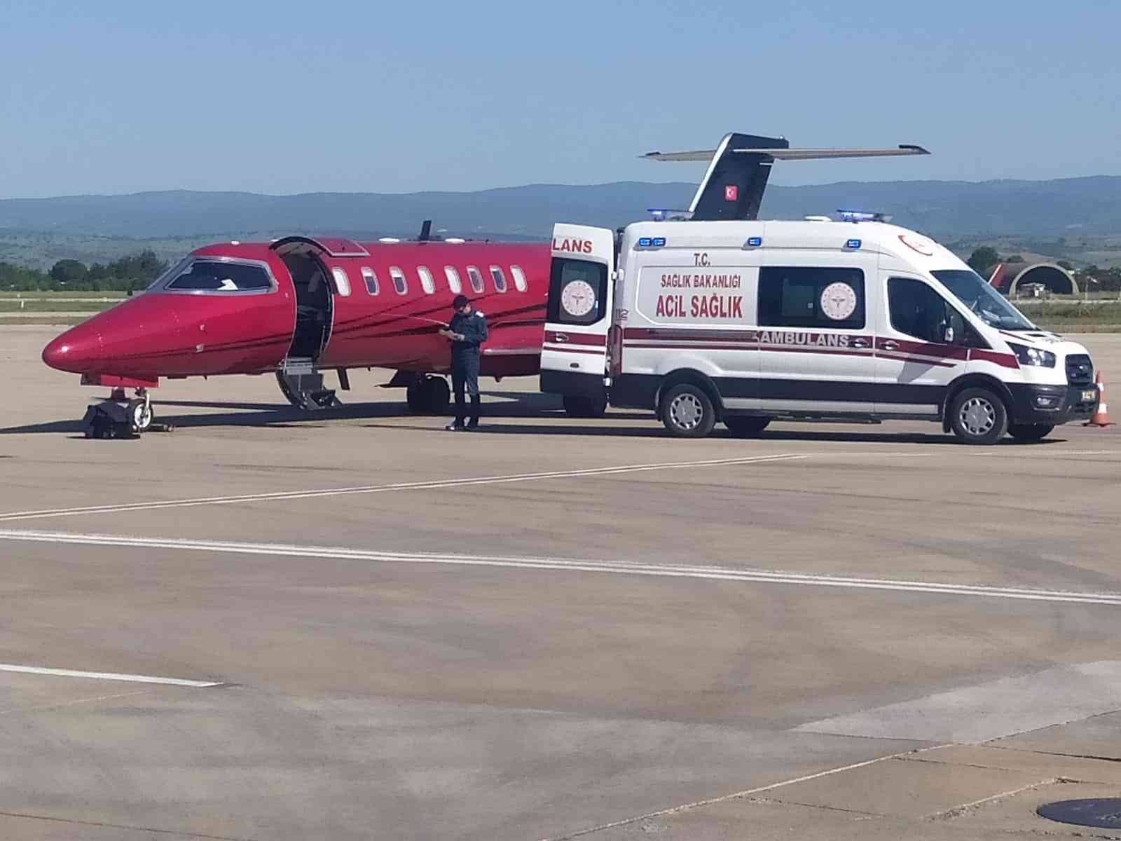 Fransa’da boğulma tehlikesi geçirip yoğun bakıma alınan 6 yaşındaki Türk vatandaşı Akif Özer Sağlık Bakanlığına ait özel ambulans ile Türkiye’ye ...