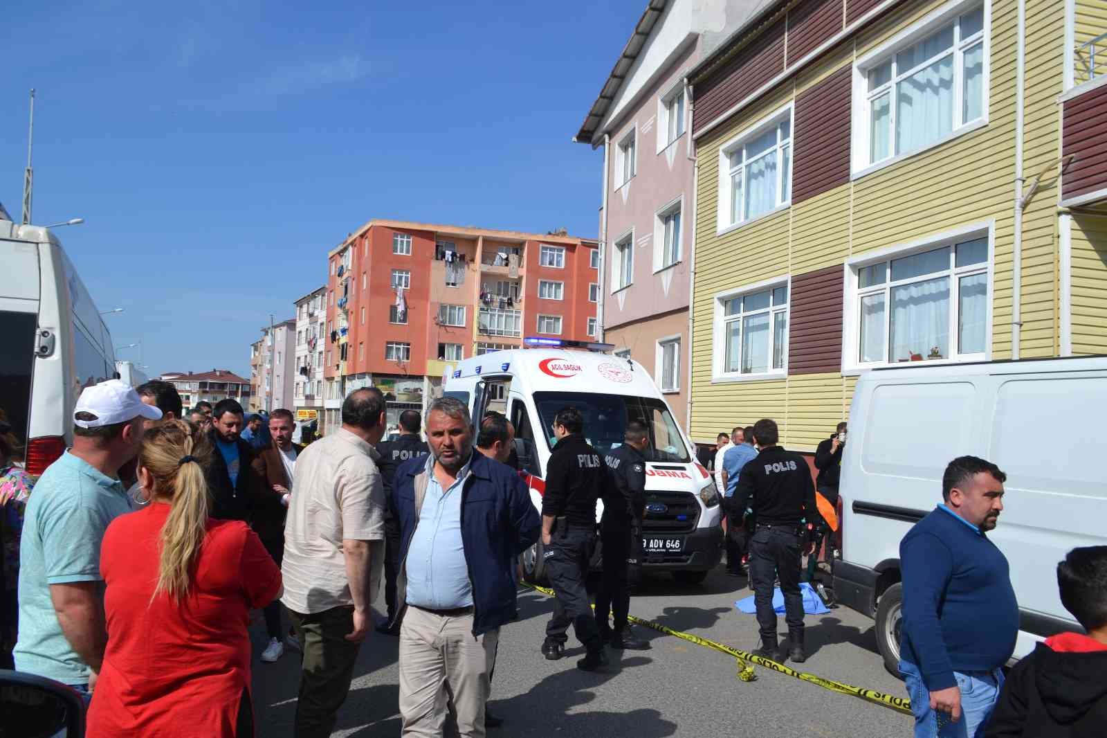 Tekirdağ Çorlu’da motosiklet üzerinden iki el açılan ateş sonucu yol kenarındaki yaya bacağından yaralandı. Olay, Cemaliye Mahallesi Perşembe ...