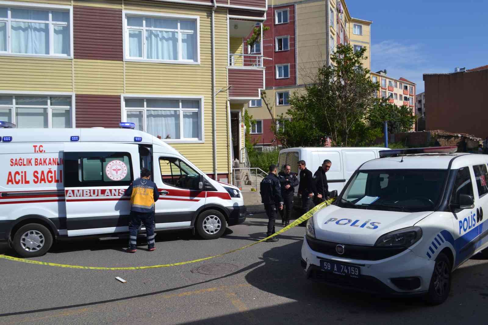 Tekirdağ Çorlu’da motosiklet üzerinden iki el açılan ateş sonucu yol kenarındaki yaya bacağından yaralandı. Olay, Cemaliye Mahallesi Perşembe ...