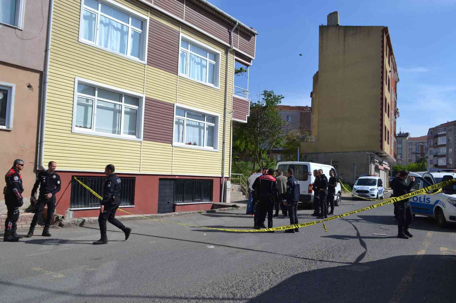 Tekirdağ Çorlu’da motosiklet üzerinden iki el açılan ateş sonucu yol kenarındaki yaya bacağından yaralandı. Olay, Cemaliye Mahallesi Perşembe ...