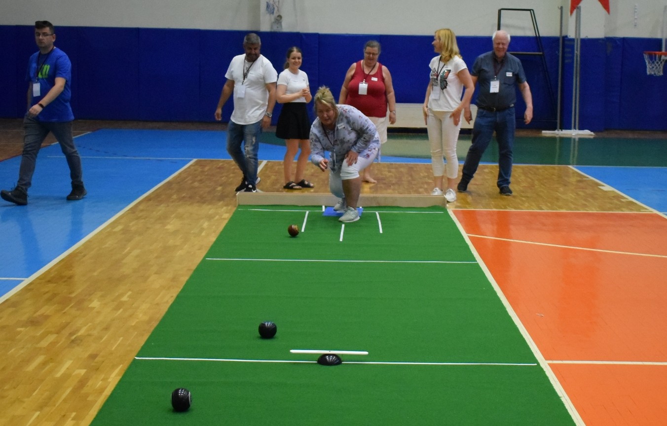 Dünyada yeni oluşan spor dallarından biri olan “Carpet Bowl” Nilüfer Belediyesi ile tanıştı. Kendine has topları ve halısı ile kapalı alanlarda ...