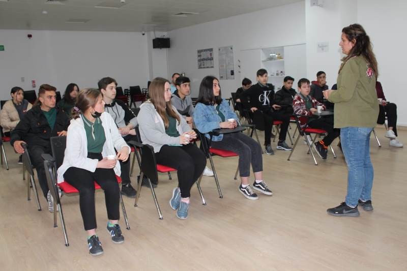 Tekirdağ’ın Ergene ilçesinde eğitim-öğretim veren kurumlar arasında yer alan meslek liselerinin öğrencileri, işletmeleri yerinde inceleyerek ...