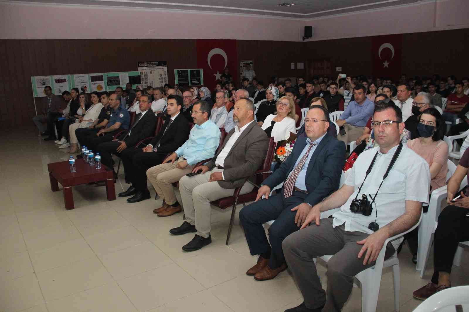 Tekirdağ’ın Malkara ilçesinde Malkara Anadolu Lisesi öğrencileri tarafından organize edilen “Kadına Şiddete Karşı Mücadelede Bir Farkındalık da ...