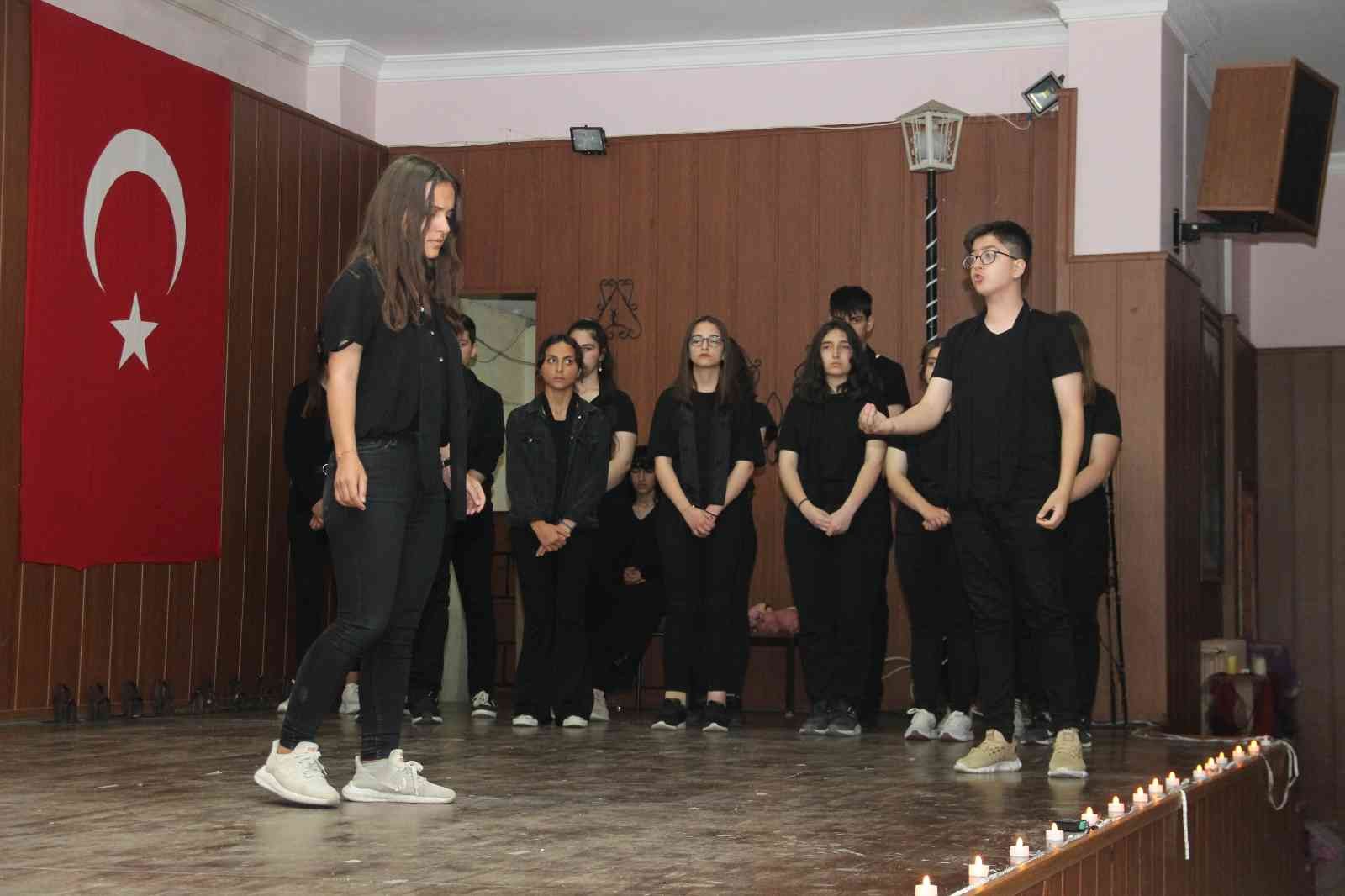 Tekirdağ’ın Malkara ilçesinde Malkara Anadolu Lisesi öğrencileri tarafından organize edilen “Kadına Şiddete Karşı Mücadelede Bir Farkındalık da ...