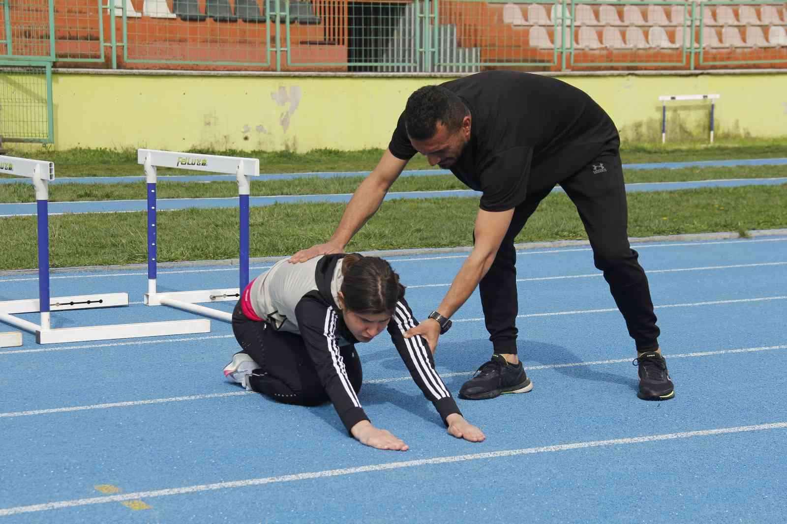 KOCAELİ (İHA) – Küçük yaşta otizm teşhisi konulan 25 yaşındaki Ege Deniz, hayata spor ile tutundu. Ege, 12 sene önce masa tenisiyle başladığı ...