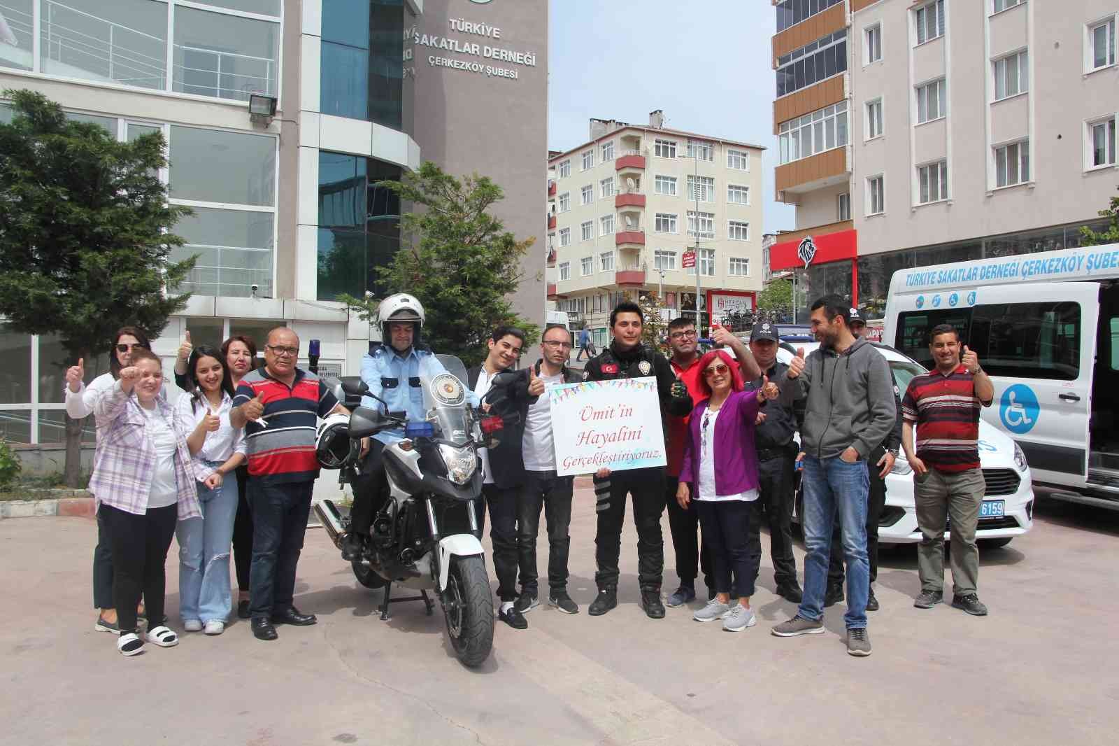 Tekirdağ’ın Çerkezköy ilçesinde sene başında oluşturulan dilek kavanozuna hayallerini yazan özel insanların hayalleri 10-16 Mayıs Engelliler ...