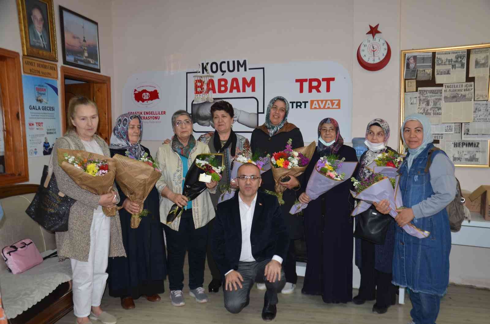 Yalova’da pandemi sürecinde engelli çocukları vefat eden 7 anne için Anneler Günü’nde düzenlenen etkinlikte duygu dolu anlar yaşandı. Yeni Yaşam ...