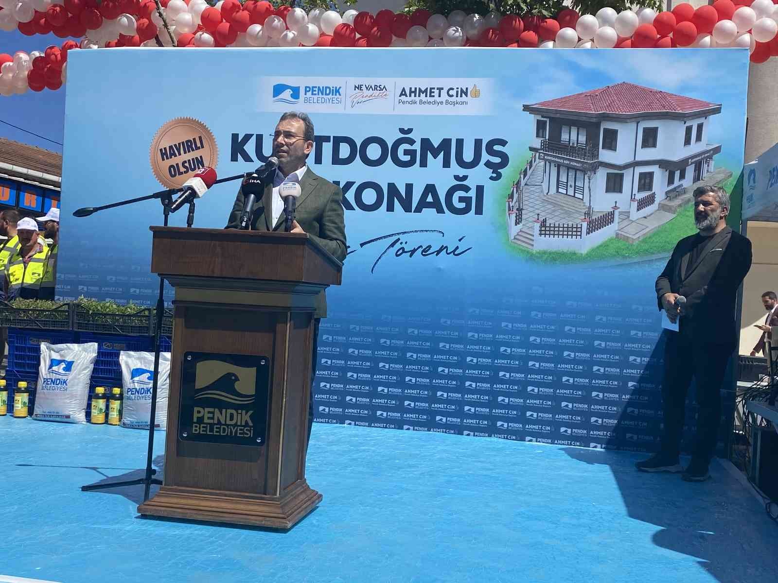 Pendik’te Çiftçiler Günü’nde ‘Kurtdoğmuş Köy Konağı’ resmi törenle açıldı. Açılışa, Pendik Belediye Başkanı Ahmet Cin katıldı. Açılış sonrası ...