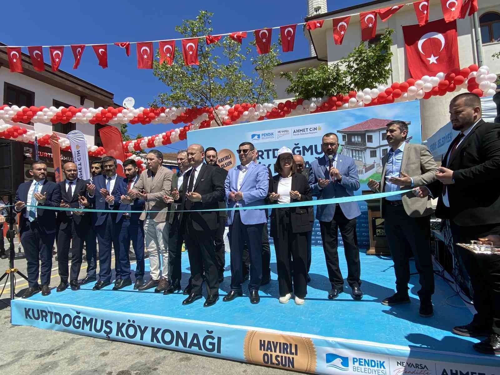 Pendik’te Çiftçiler Günü’nde ‘Kurtdoğmuş Köy Konağı’ resmi törenle açıldı. Açılışa, Pendik Belediye Başkanı Ahmet Cin katıldı. Açılış sonrası ...