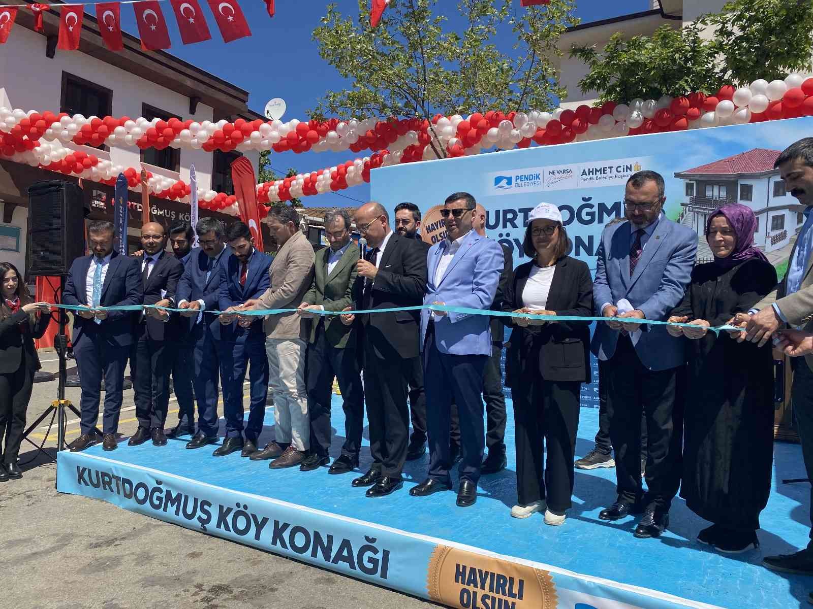 Pendik’te Çiftçiler Günü’nde ‘Kurtdoğmuş Köy Konağı’ resmi törenle açıldı. Açılışa, Pendik Belediye Başkanı Ahmet Cin katıldı. Açılış sonrası ...