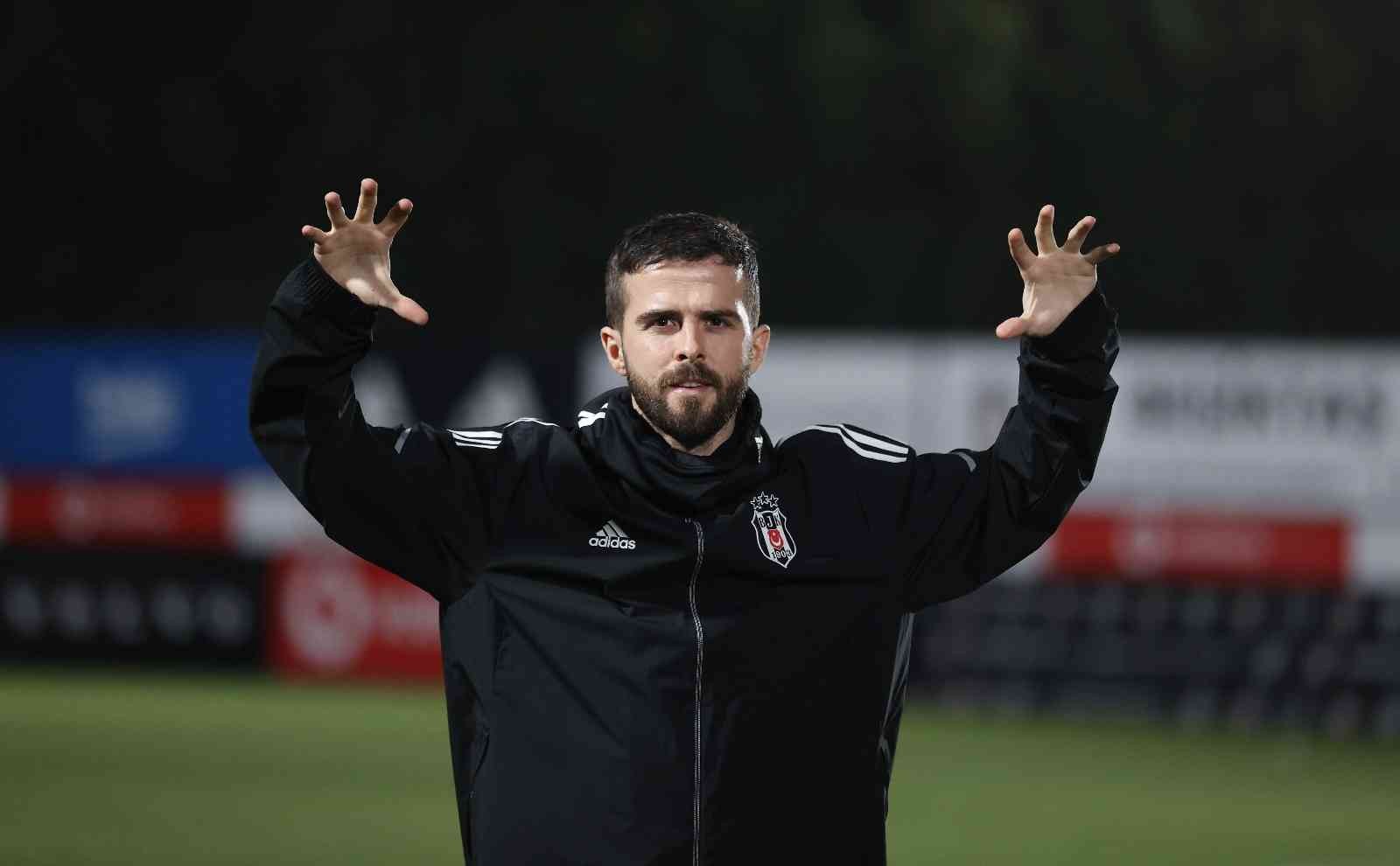 Barcelona’dan büyük umutlarla kiralanan Miralem Pijanic, siyah-beyazlı kulübe veda etti. Beşiktaş’ın sezon başında Barcelona’dan kiraladığı ...