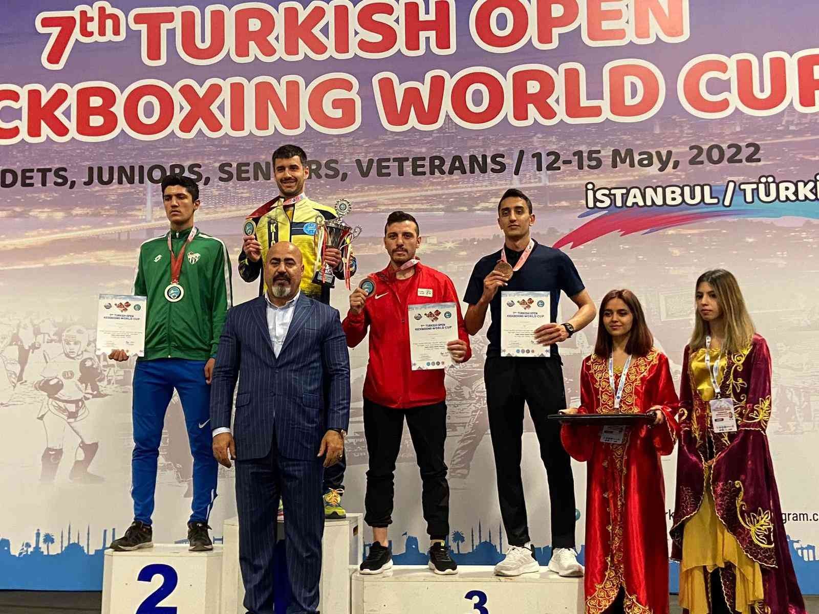 Tekirdağ İl Emniyet Müdürlüğü kadrosunda görevli polis memuru Furkan Çiçek, 7. Uluslararası Kick Boks Dünya Kupası’nda, 3. oldu. Tekirdağ İl ...