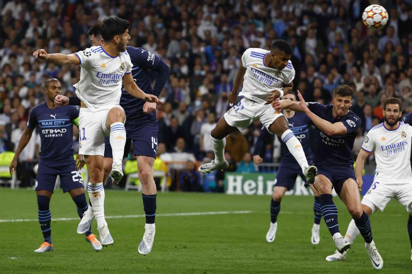 UEFA Şampiyonlar Ligi yarı finalinde Real Madrid, 4-3 kaybettiği ilk maçın ardından sahasında tarihi geri dönüşe imza attığı mücadelede ...