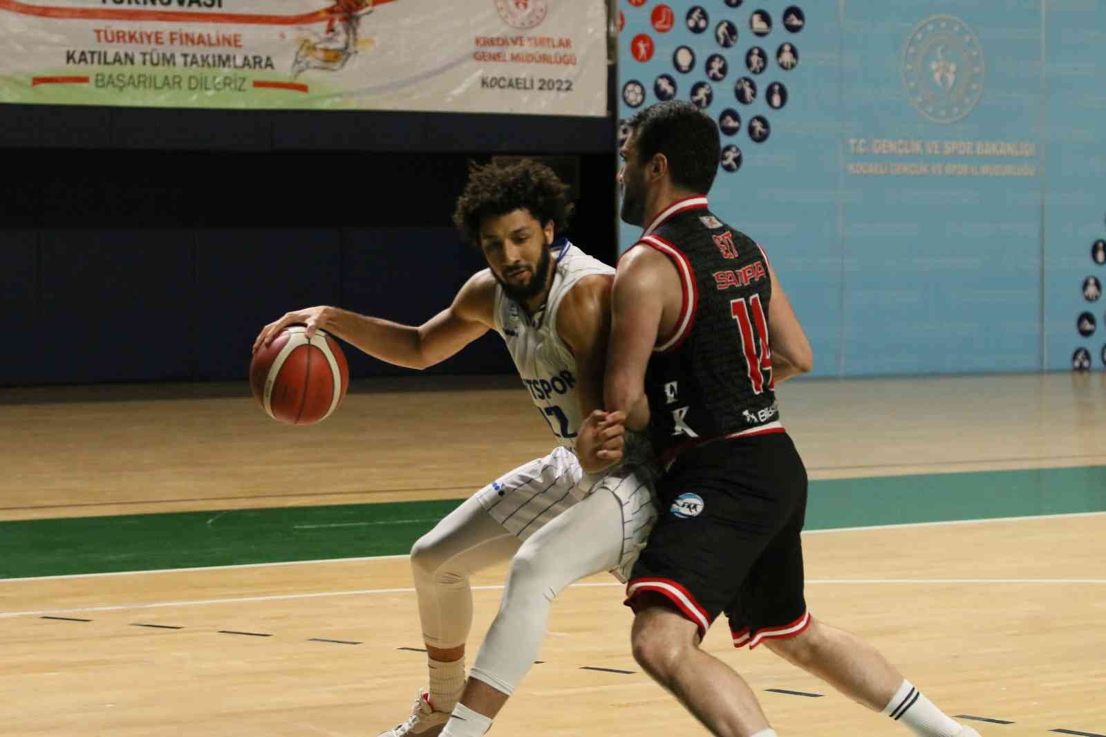 Türkiye Basketbol Ligi Play-Off Çeyrek Finali ikinci maçında Kocaeli Büyükşehir Belediyesi Kağıtspor evinde Samsunspor’u ağırladı. İlk maçta 80 ...