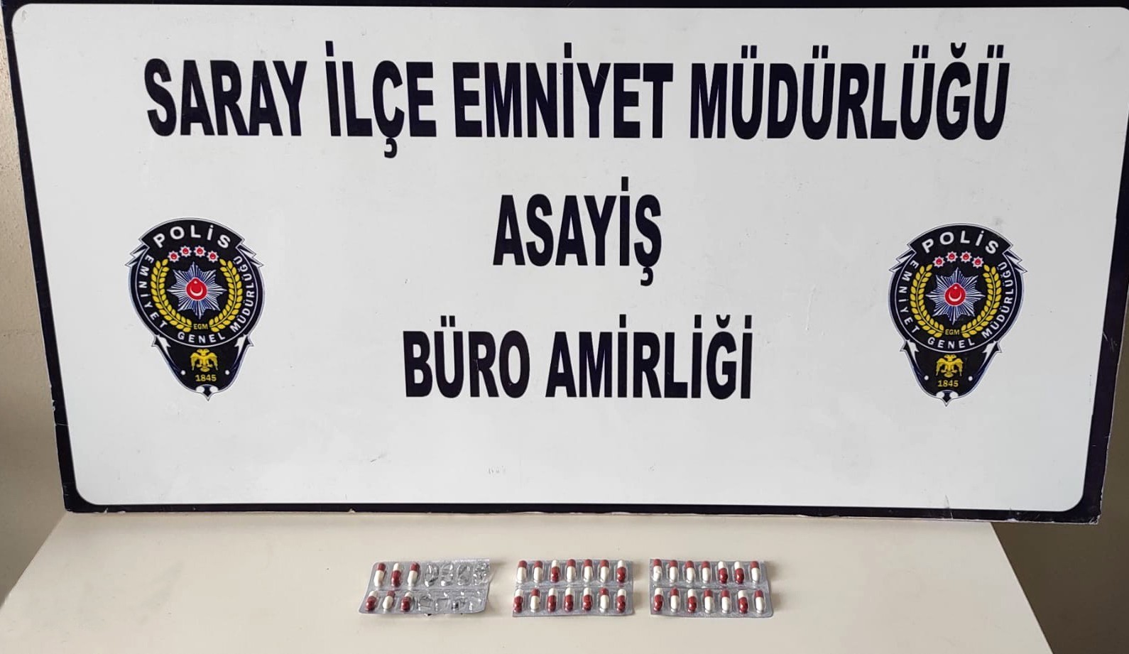 Tekirdağ’da polis ekipleri, Saray ilçesine uyuşturucu getiren şahsı üzerinde 55 adet uyuşturucu hapla yakaladı. Edinilen bilgiye göre, Saray İlçe ...