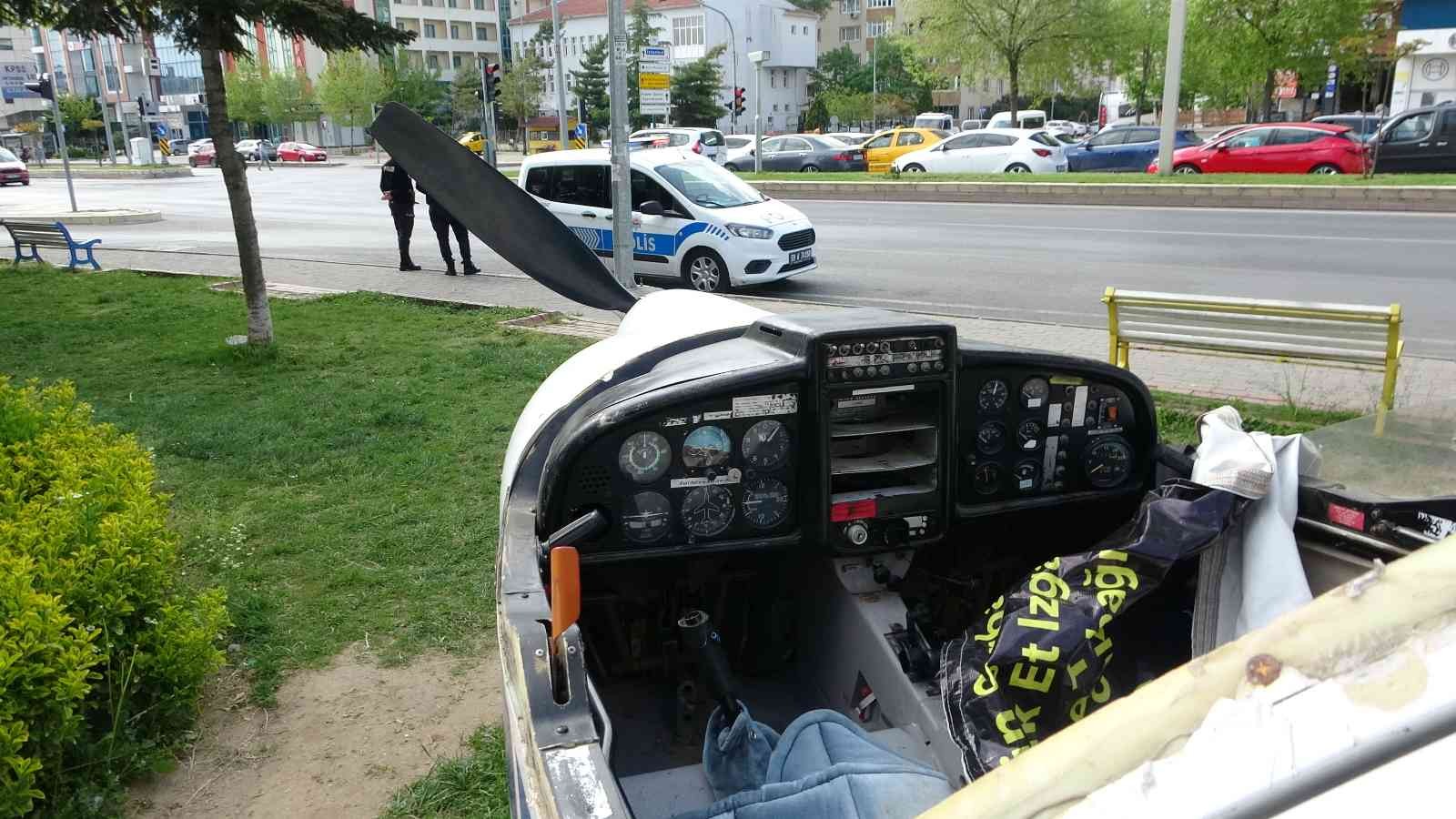 Tekirdağ’ın Çorlu ilçesine bir turizm firmasının şehrin meydanına tanıtım amacıyla koyduğu uçak şehir magandalarınca tahrip edildi. Telefon ...