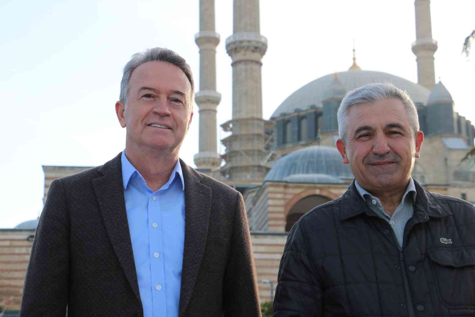 Edirne Selimiye Camii başta olmak üzere sabahın ilk ışıklarıyla beraber bayram namazı yoğunluğu yaşandı. Tüm yurtta bayram coşkusu, sabahın erken ...