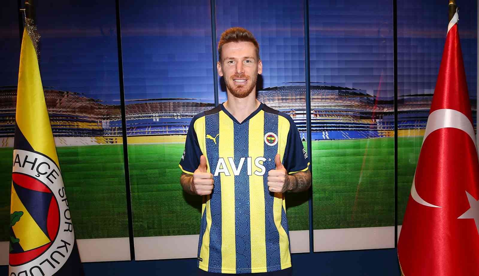 Fenerbahçe, milli defans oyuncusu Serdar Aziz’in sözleşmesinin 3 yıl uzatıldığını açıkladı. Sarı-lacivertli kulüp, 31 yaşındaki defans oyuncusu ...