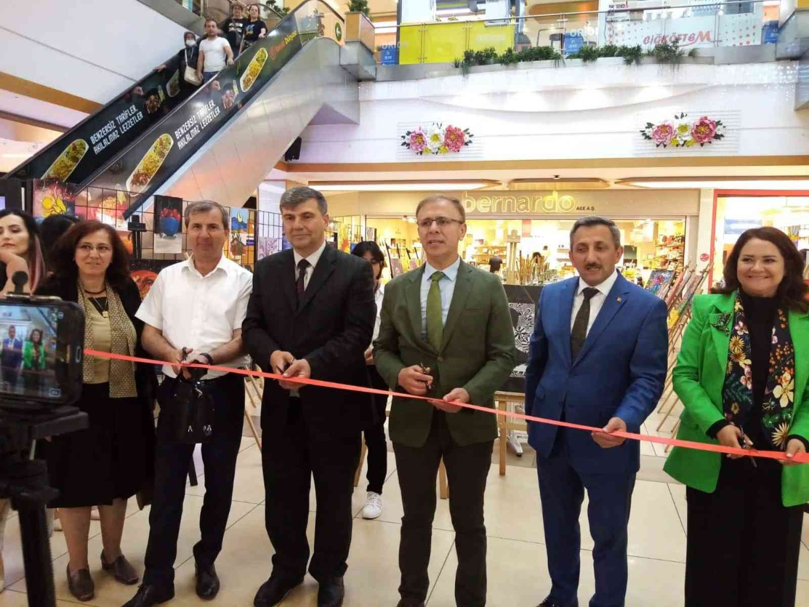 Tekirdağ’ın Çorlu ilçesinde eğitim-öğretim veren kurumlar arasında yer alan lise öğrencilerinin eserlerinden oluşan Renklerin Dansı Resim Sergisi ...