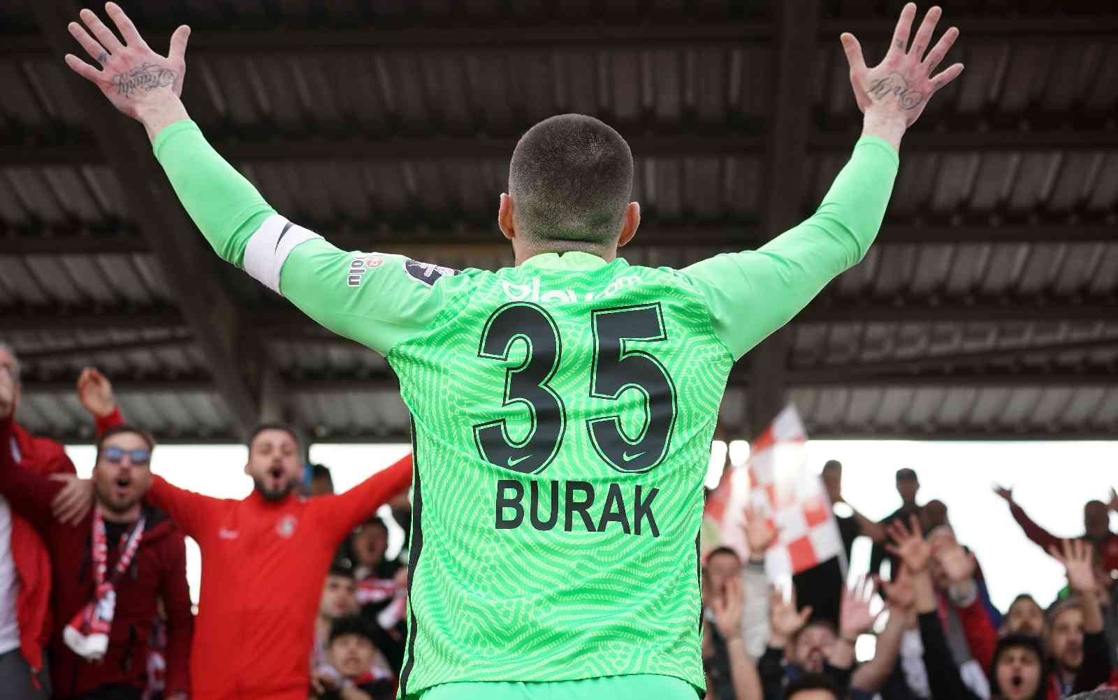 Spor Toto 1. Lig’in 35. haftasında Ümraniyespor, konuk ettiği Balıkesirspor’u 4-1 mağlup etti. Ümraniye bu sonucun ardından Süper Lig’e ...