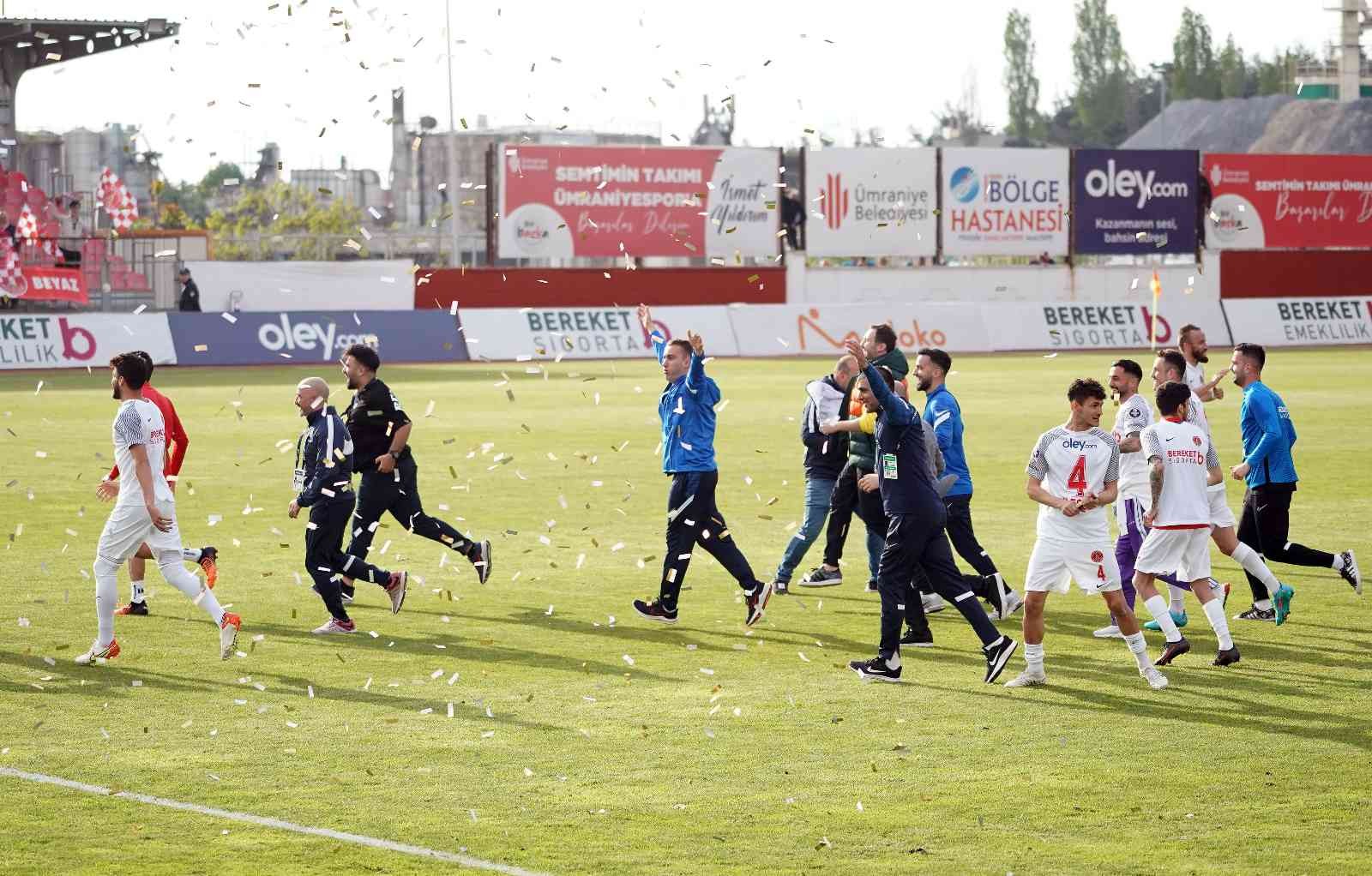 Spor Toto 1. Lig’in 35. haftasında Ümraniyespor, konuk ettiği Balıkesirspor’u 4-1 mağlup etti. Ümraniye bu sonucun ardından Süper Lig’e ...