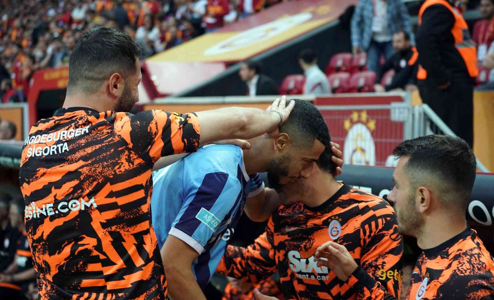 Spor Toto Süper Lig’in 37. haftasında Galatasaray, sahasında Adana Demirspor ile karşılaşıyor. Müsabakanın ilk 25 dakikası Adana Demirspor’un 1-0 ...