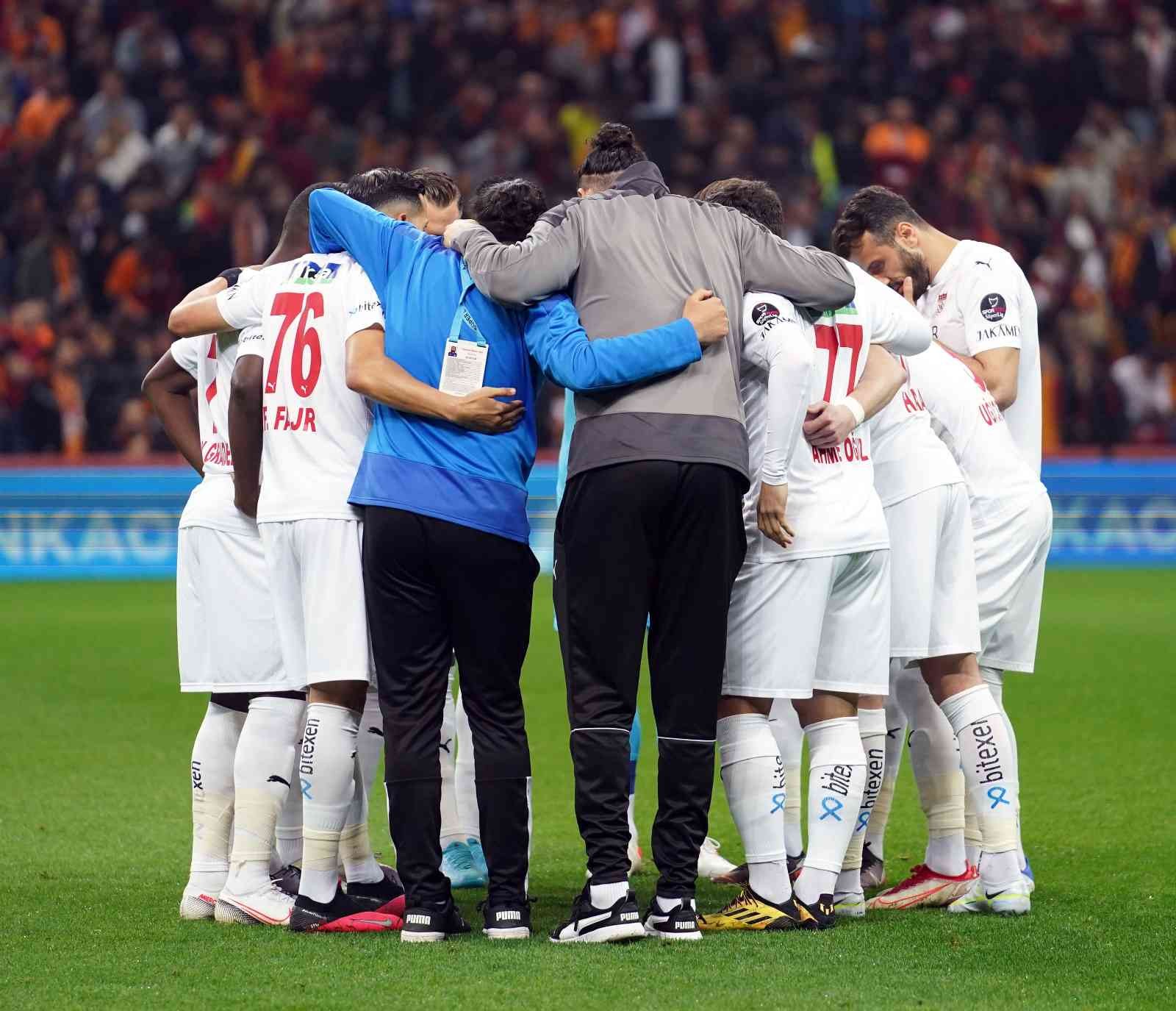 Spor Toto Süper Lig’in 35. haftasında Galatasaray, Sivasspor’u konuk ediyor. Mücadelenin 15 dakikası sarı-kırmızılı ekibin 1-0 üstünlüğü ile ...