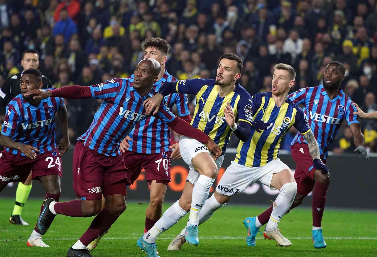 Spor Toto Süper Lig’de 2021-2022 sezonunda en çok gol atan takım 73 golle Fenerbahçe olurken, en az gol yiyen ekipleri ise Trabzonspor ile ...