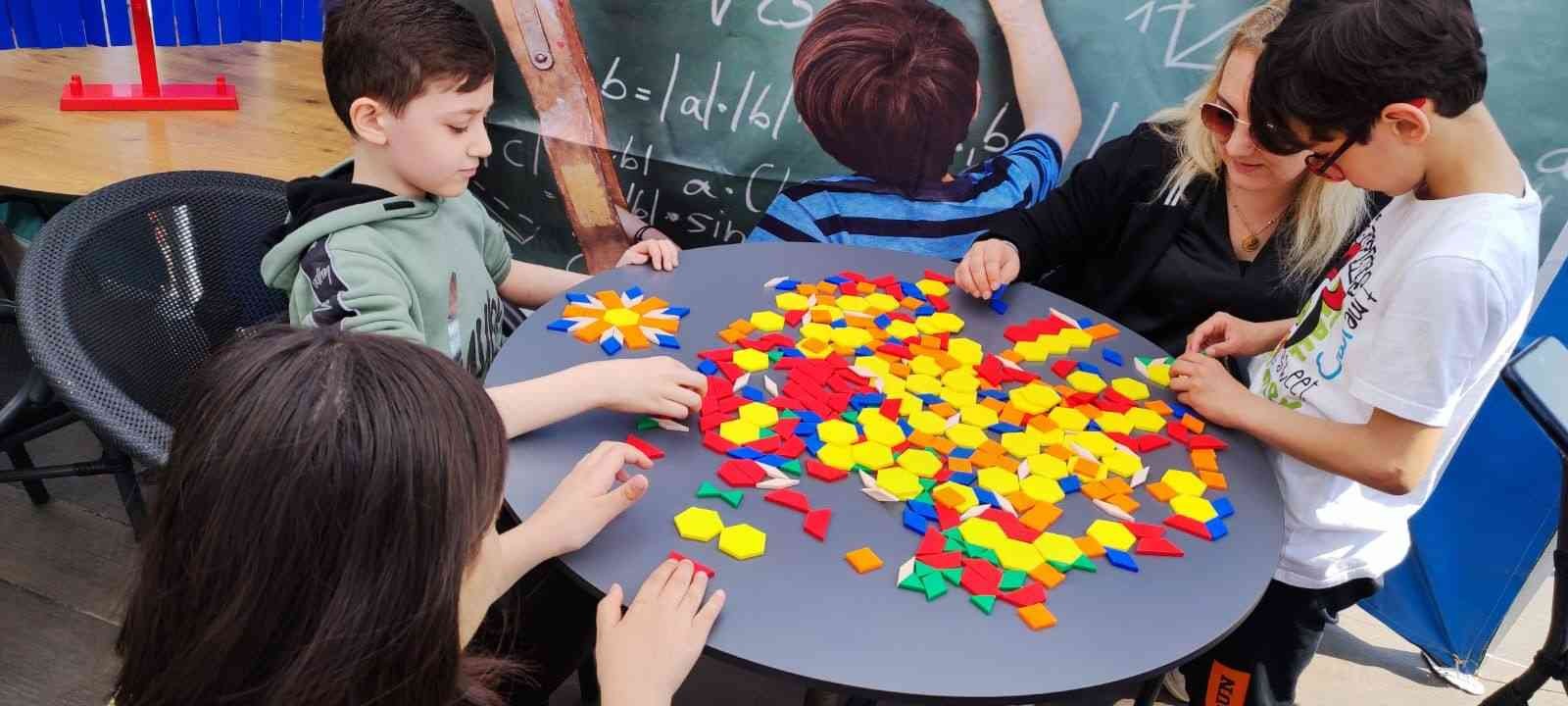 Matematiği korkutucu olmaktan çıkarıp herkese sevdirmeyi amaçlayan “Tutam Tutam Matematik Festivali”, 14-15 Mayıs’ta, Galatasaray Üniversitesi ...