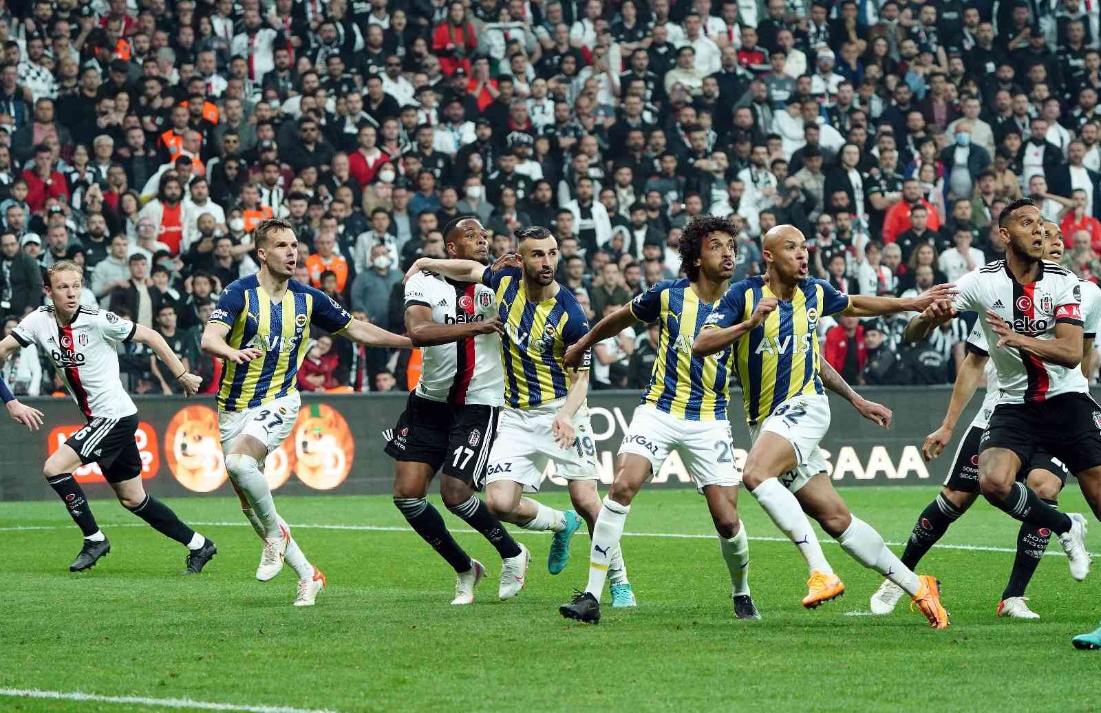 Spor Toto Süper Lig’de 36. hafta geride kalırken, 2021-2022 sezonunda küme düşen 4 takım da kesinleşti. Kalan 2 haftada Avrupa kupalarına katılım ...