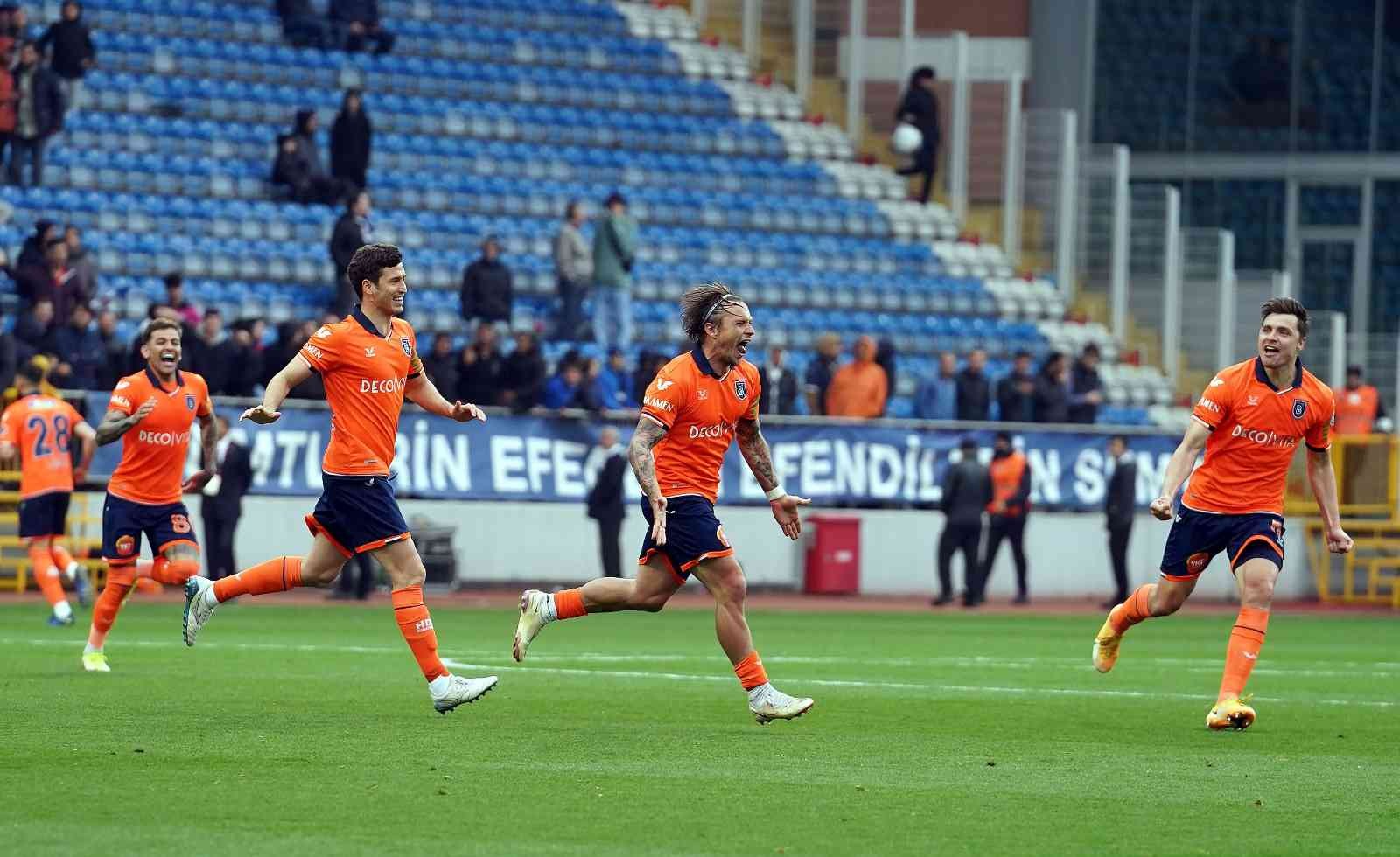 Süper Lig’de 35. hafta geride kalırken, Trabzonspor şampiyonluğunu ilan etti. 41 golün atıldığı hafta deplasman takımlarına yaradı. Spor Toto ...