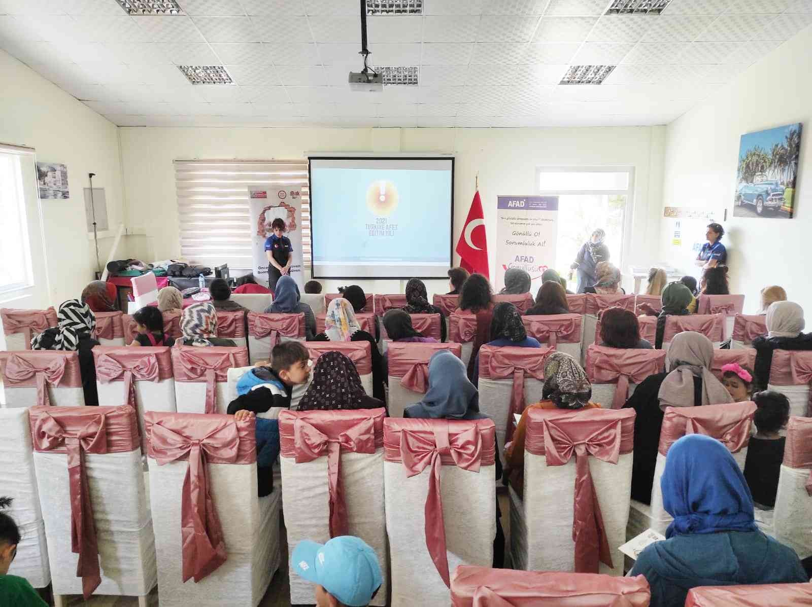 Tekirdağ Afet ve Acil Durum Müdürlüğü (AFAD) vatandaşlarda afet bilinci oluşturmak amacıyla başlatılan eğitimlere devam ediyor. 2022 yılının ...