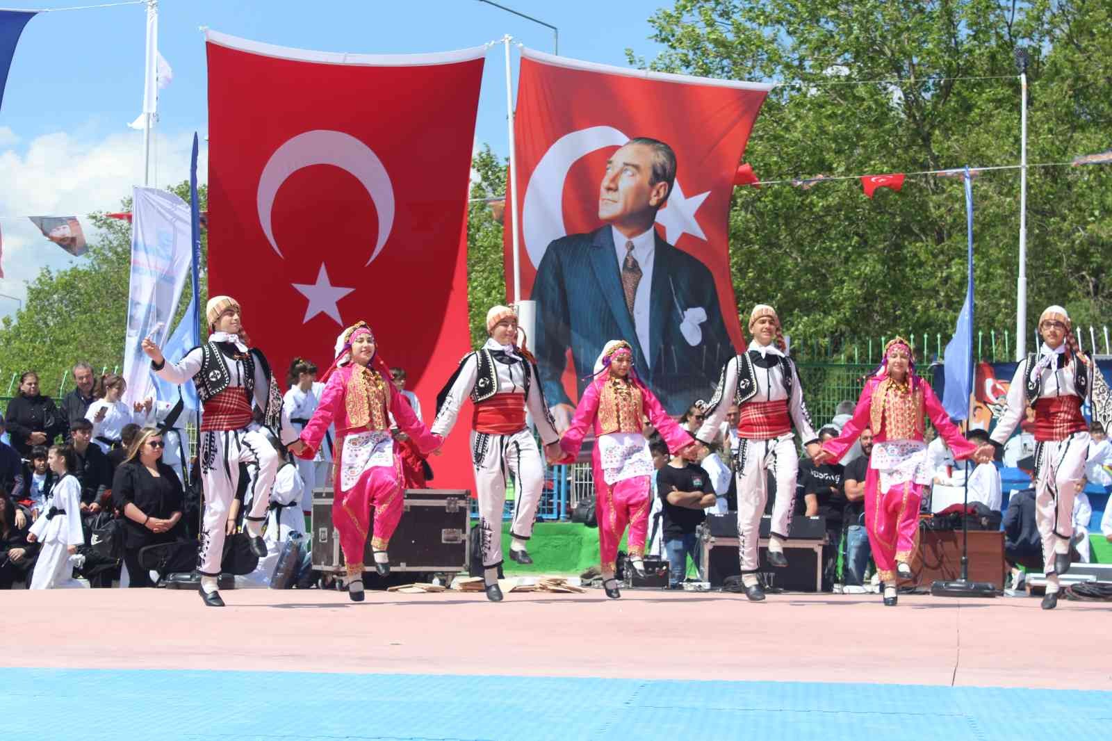 19 Mayıs Atatürk’ü Anma, Gençlik ve Spor Bayramı Tekirdağ’da coşkuyla kutlandı. 19 Mayıs Atatürk’ü Anma, Gençlik ve Spor Bayramı kutlamaları ...