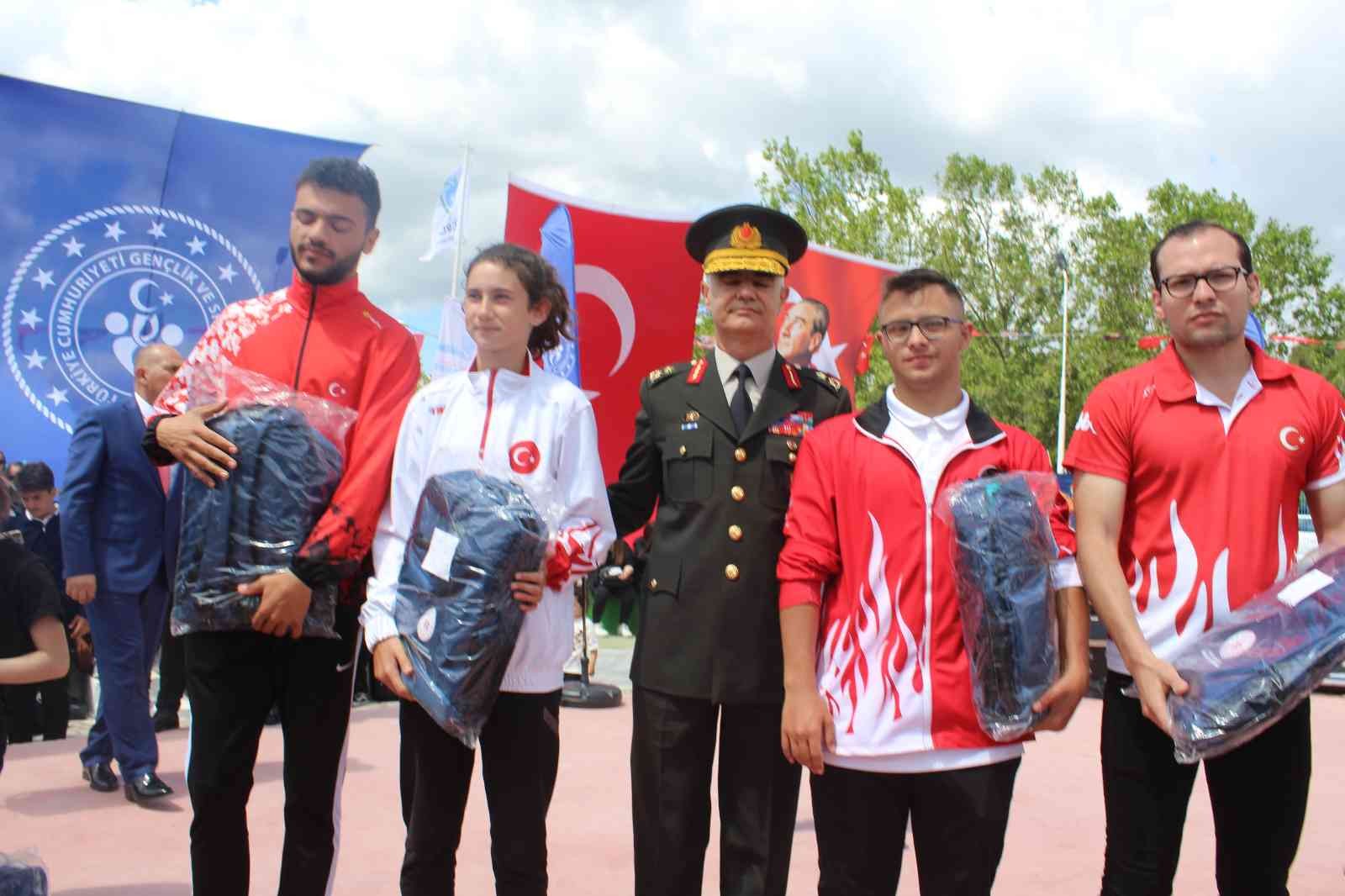 19 Mayıs Atatürk’ü Anma, Gençlik ve Spor Bayramı Tekirdağ’da coşkuyla kutlandı. 19 Mayıs Atatürk’ü Anma, Gençlik ve Spor Bayramı kutlamaları ...