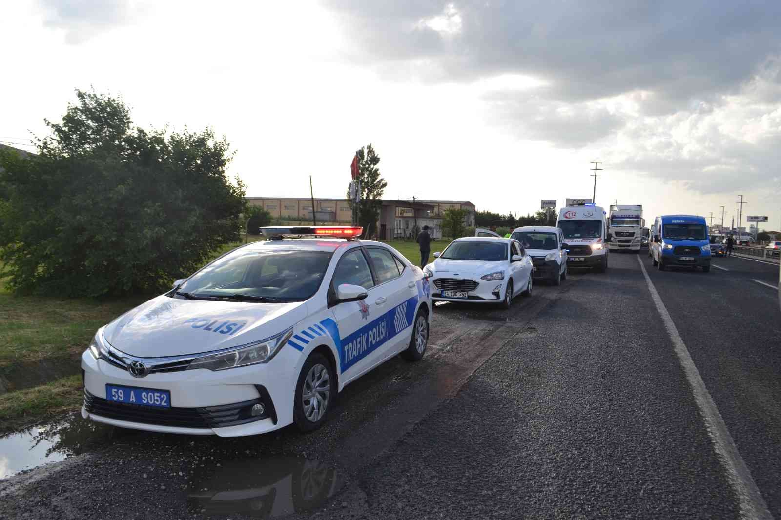 Tekirdağ’ın Ergene ilçesinde trafiğin yavaşladığı noktada, 4 aracın karıştığı zincirleme trafik kazasında 2 kişi yaralandı. Kaza, Edirne ...