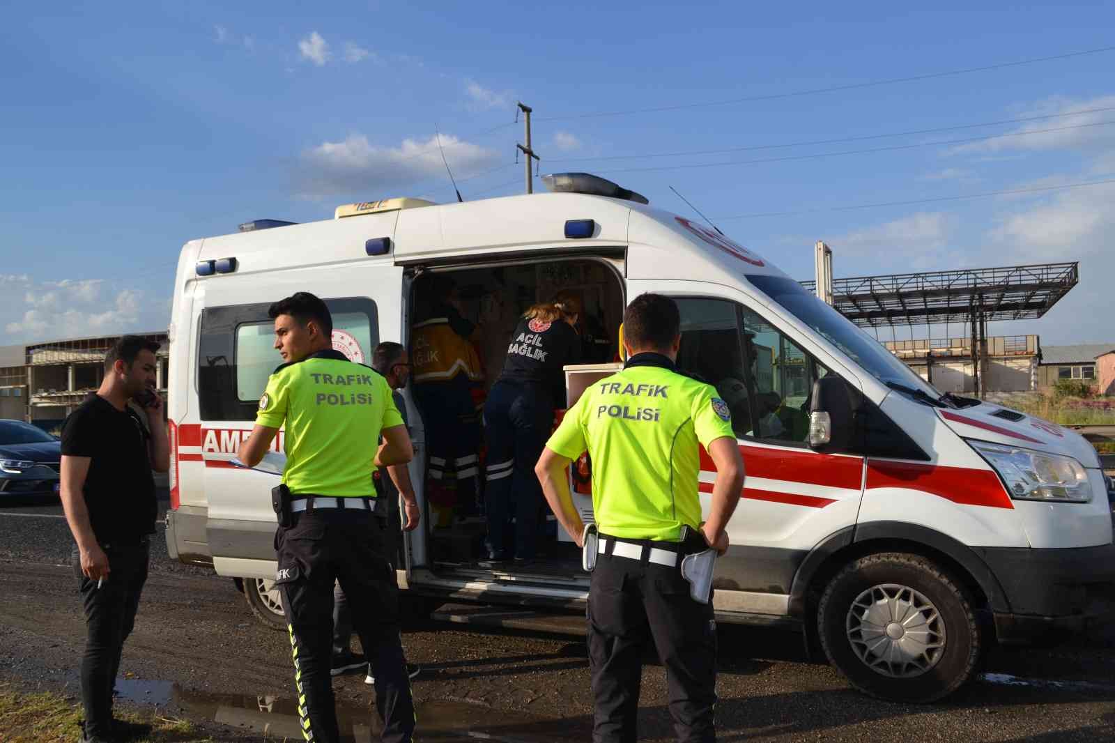 Tekirdağ’ın Ergene ilçesinde trafiğin yavaşladığı noktada, 4 aracın karıştığı zincirleme trafik kazasında 2 kişi yaralandı. Kaza, Edirne ...