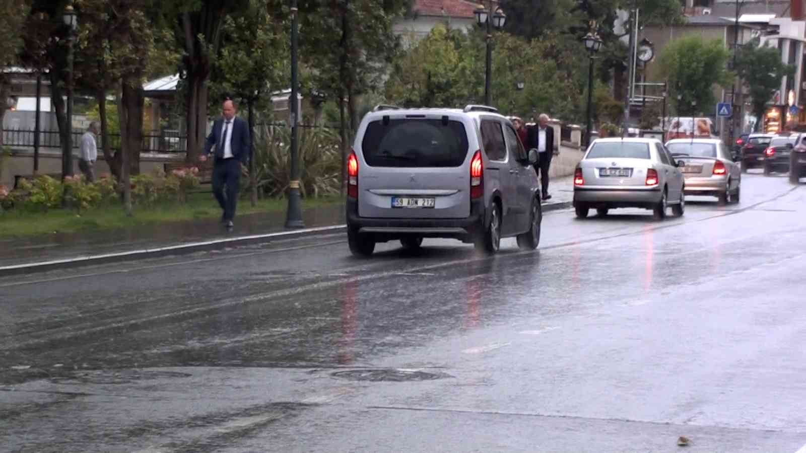 Tekirdağ’da aniden bastıran yağmur hayatı olumsuz etkilerken vatandaşlara zor anlar yaşattı. Meteoroloji Genel Müdürlüğü tarafından Marmara ...