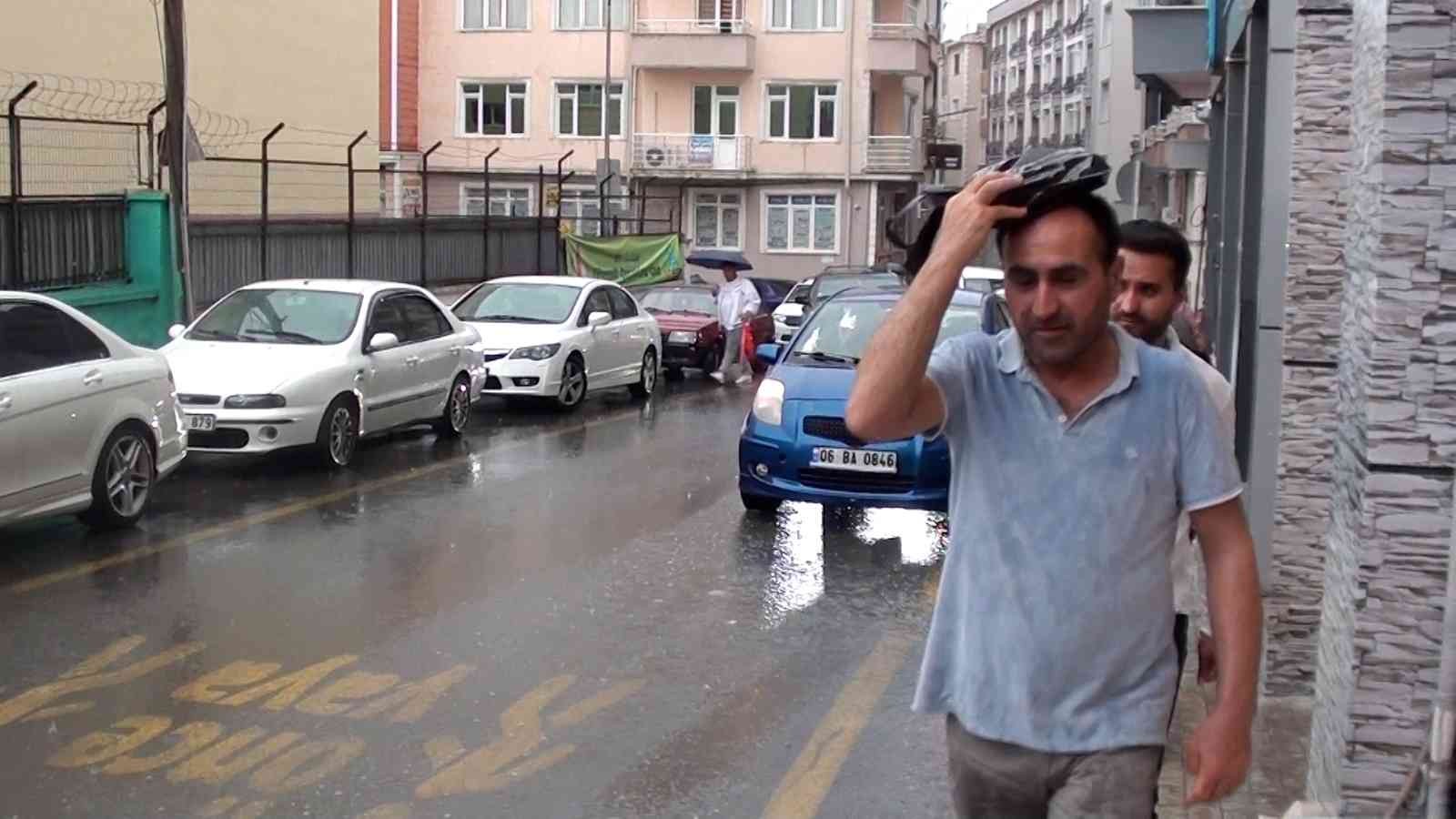 Tekirdağ’da aniden bastıran yağmur hayatı olumsuz etkilerken vatandaşlara zor anlar yaşattı. Meteoroloji Genel Müdürlüğü tarafından Marmara ...