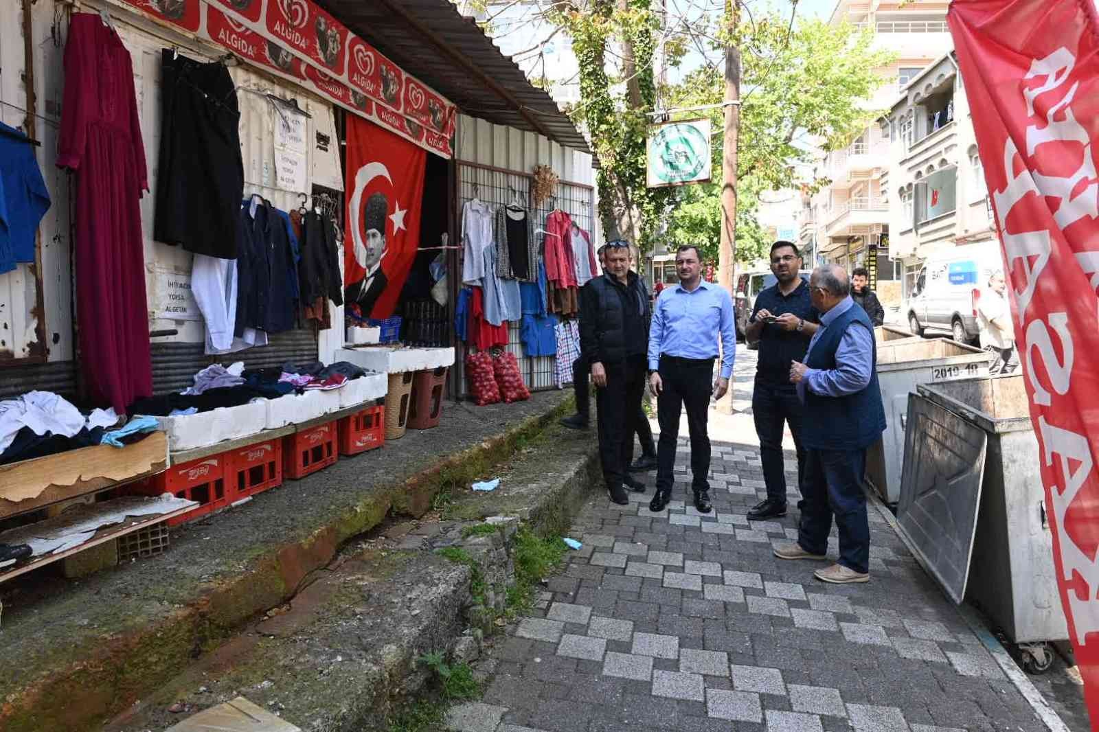 Tekirdağ’da Ramazan Bayramı sonrası sahaya inen Süleymanpaşa Belediye Başkanı Cüneyt Yüksel, vatandaşların taleplerini dinleyerek, yürütülen ...