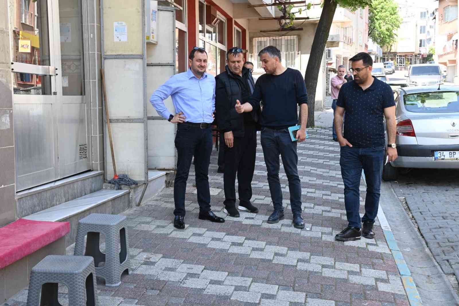 Tekirdağ’da Ramazan Bayramı sonrası sahaya inen Süleymanpaşa Belediye Başkanı Cüneyt Yüksel, vatandaşların taleplerini dinleyerek, yürütülen ...