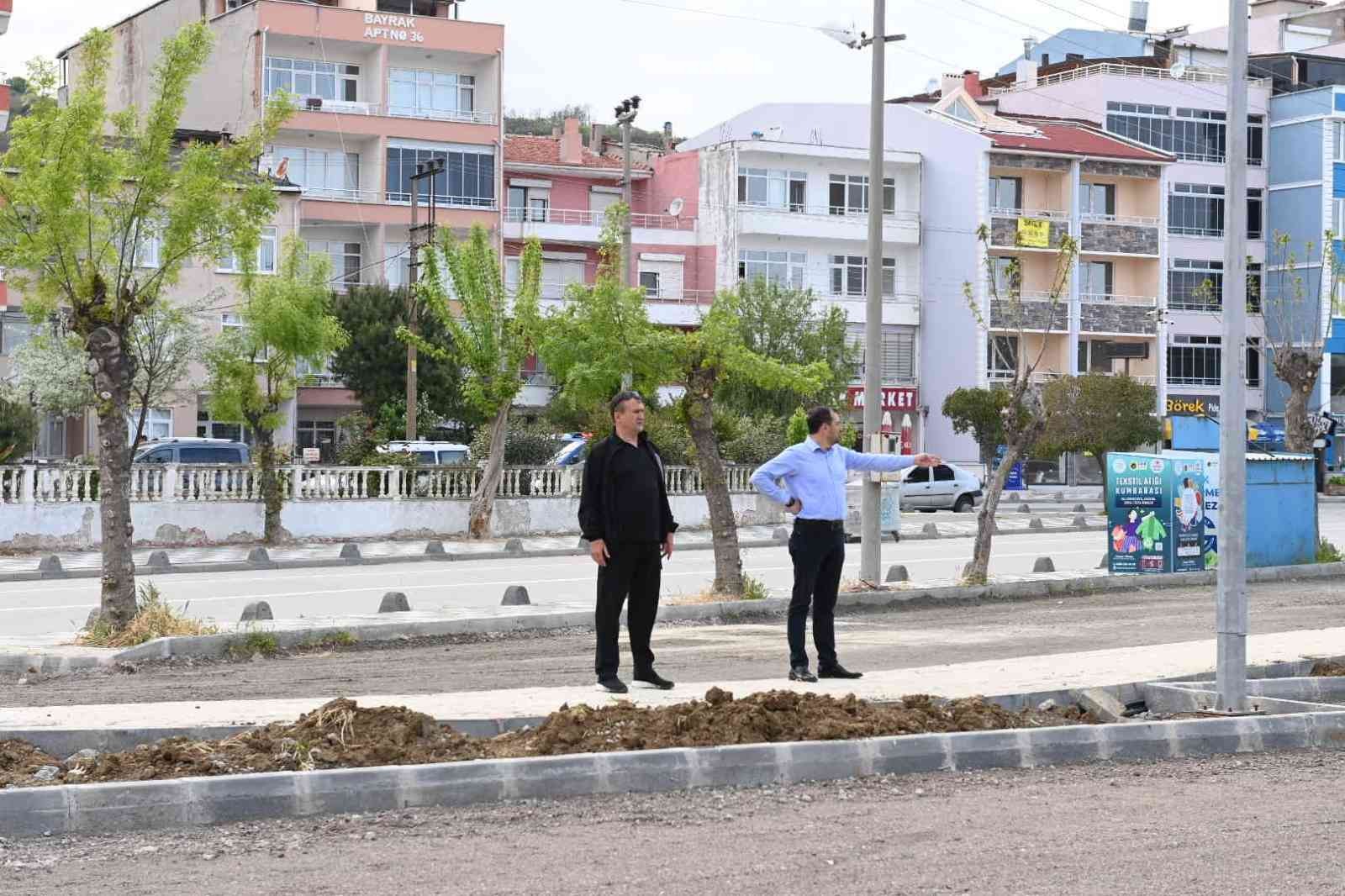 Tekirdağ’da Ramazan Bayramı sonrası sahaya inen Süleymanpaşa Belediye Başkanı Cüneyt Yüksel, vatandaşların taleplerini dinleyerek, yürütülen ...