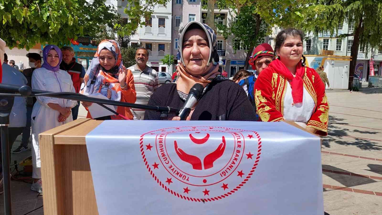 Engelliler Haftası Tekirdağ’da renkli başladı. Çelenk sunma töreninde engelliler gönüllerince eğlendi. Tekirdağ’ın Süleymanpaşa ilçesinde ...